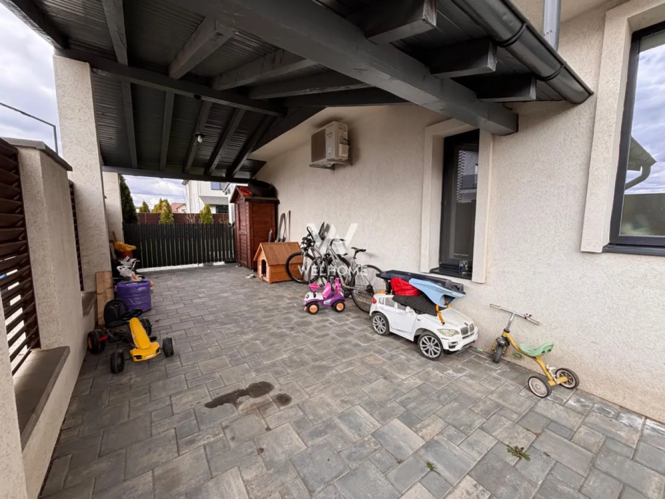 Casă individuală modernă în Șelimbăr – carport