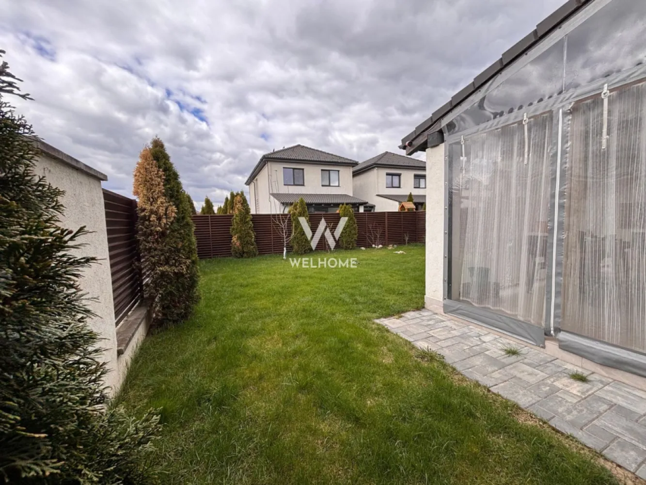 Casă individuală modernă în Șelimbăr – carport