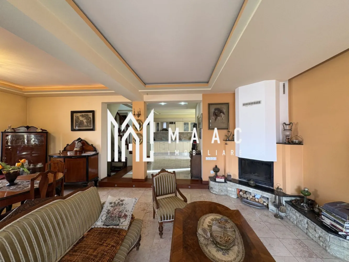 Casa 4 camere I Curte I 220 mp utili I Parcul Sub Arini - MAAC Imobiliare vă propune spre vânzare o casă situată chiar în Parcul Sub Arini, una dintre cele mai căutate zone din oraș, la doar 100 m de Stadionul Municipal Sibiu, cu acces direct la aleea pietonală și pista de biciclete. Locuința este ideală pentru cei care își doresc liniște, verdeață și aer curat, dar și acces rapid către oraș. În prezent este folosită ca locuință, însă poate fi adaptată ușor și pentru alte activități (birouri, regim hotelier, etc.). Compartimentarea este practică și oferă suficient spațiu pentru confort: • 3 dormitoare • 3 băi • living + dining • birou sau zonă de relaxare/party • saună + duș • 3 terase • spații de depozitare * pivnita Un mare plus al acestei proprietăți este poziția – ieși din casă direct în parc, perfect pentru plimbări, sport sau relaxare. O alegere potrivită atât pentru locuit, cât și pentru investiție într-o zonă cu cerere ridicată Pentru mai multe detalii precizati ca ati vazut anuntul cu ID CP3023947 }}