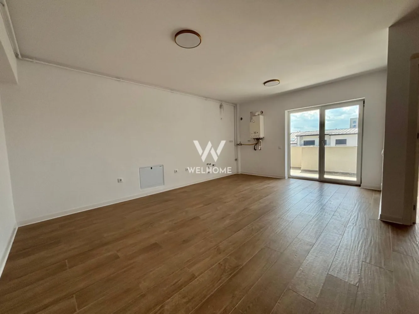 Apartament LA CHEIE 2 camere - Doamna Stanca - Apartament cu 2 camere LA CHEIE finalizat - Doamna Stanca - Bloc modern cu un regim de inaltime P+3. - Suprafata utila: 53.65 mp - Balcon: 7.7 mp - Compartimentare practica: hol spatios, living cu bucatarie open space, dormitor, baie si balcon generos. - Predare la interior LA CHEIE: centrala termica, incalzire in pardoseala, lavabila pe pereti, sape elicopterizata, usa de intrare, geamuri termopan, , usi de interior, baie amenajata, gresie, parchet, faianta, etc - Strada beneficiaza de acces cu bariera, zona linistita cu acces facil la magazine, mijloace de transport, shopping city, scoli etc. - INTABULAT, predare imediata! - 1 loc de parcare inclus in pret. PRET: 118.000 Euro Tva inclus Tel: 0747.639.802 *Disponibil si la stadiul de semifinisat la pretul de 112.000 Euro Tva inclus! }}