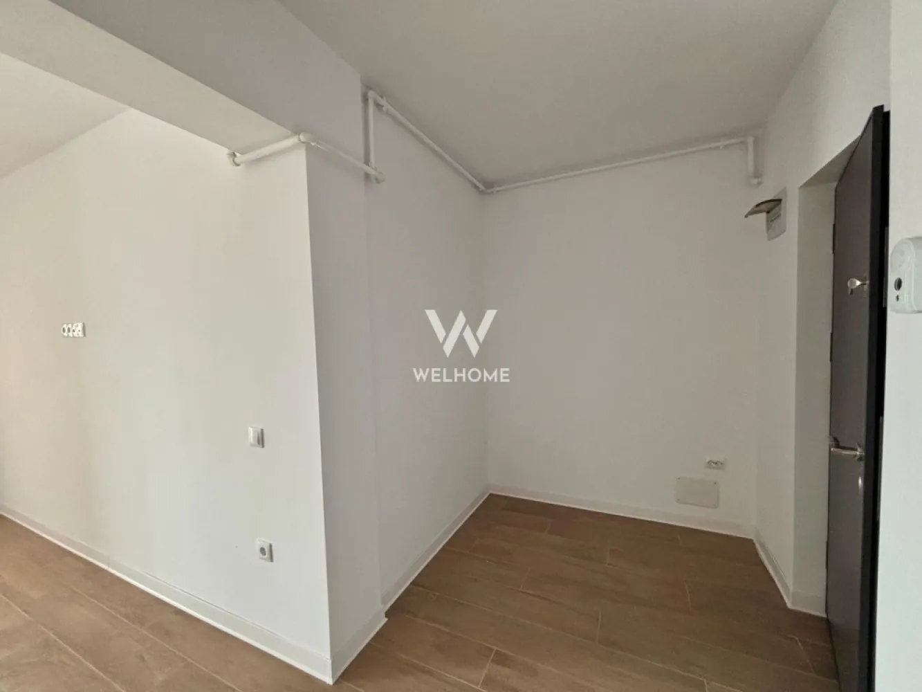 Apartament LA CHEIE 2 camere - Doamna Stanca - Apartament cu 2 camere LA CHEIE finalizat - Doamna Stanca - Bloc modern cu un regim de inaltime P+3. - Suprafata utila: 53.65 mp - Balcon: 7.7 mp - Compartimentare practica: hol spatios, living cu bucatarie open space, dormitor, baie si balcon generos. - Predare la interior LA CHEIE: centrala termica, incalzire in pardoseala, lavabila pe pereti, sape elicopterizata, usa de intrare, geamuri termopan, , usi de interior, baie amenajata, gresie, parchet, faianta, etc - Strada beneficiaza de acces cu bariera, zona linistita cu acces facil la magazine, mijloace de transport, shopping city, scoli etc. - INTABULAT, predare imediata! - 1 loc de parcare inclus in pret. PRET: 118.000 Euro Tva inclus Tel: 0747.639.802 *Disponibil si la stadiul de semifinisat la pretul de 112.000 Euro Tva inclus! }}