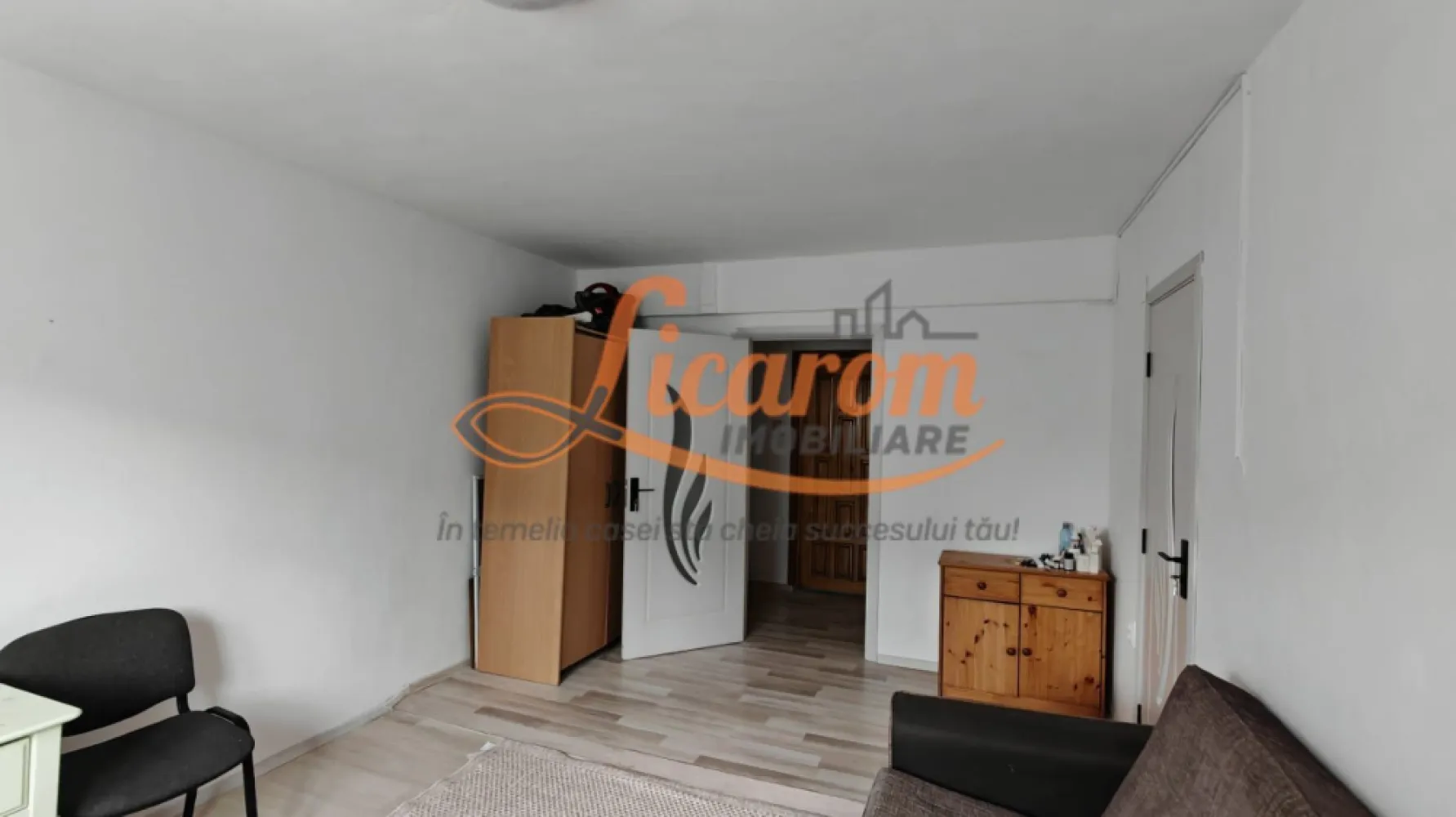 Garsoniera confort 1, Bartolomeu lângă Avantgarden,etaj 2,pret300 euro - Licarom Imobiliare propune spre inchiriere o garsoniera mare situata în Bartomoleu str Molnar Ianoș langa cartierul Avantgarden. Garsoniera este la etajul 2/4 si dispune de o camera de zi,hol mare la intrare,baie cu cada si bucatarie închisă. Este partial mobilata și utilata. Prețul chiriei este 1500 lei -300euro-.La inchierea acestei garsoniere, agentia imobiliara percepe comision 50% din valoarea unei chirii. In apropiere avem magazine, scoala, gradinita, parc si statie RATBV. Pentru mai multe detalii si vizionari, nu ezitati sa ne contactati la telefon 0723985424 Consultant imobiliar Liliana si 0741059397 Consultant imobiliar Calin. }}