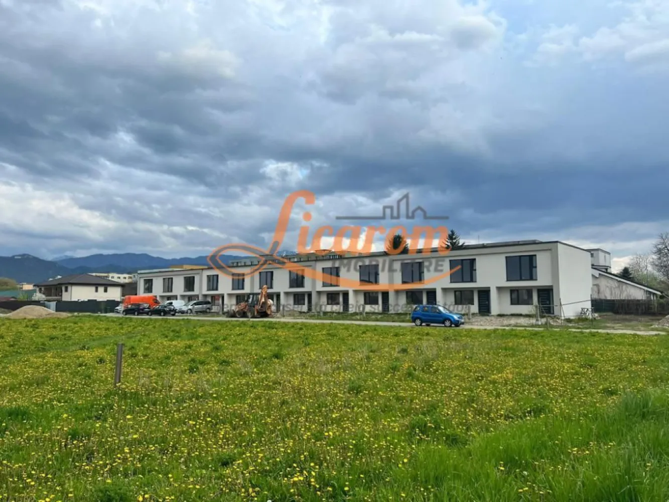 BARTOLOMEU,intravilan,intre case,suprafata de 774 mp,constructii P+2 - LICAROM IMOBILIARE propune spre vanzare in exclusivitate un teren INTRAVILAN in BARTOLOMEU STR HANS EDER in zona plina de dezvoltare urbana. Terenul este intravilan, are Front stadal de 14,7 ml si este intabulat ca si "curti constructii" fiind pretabil pentru locuinta individuala,duplex,triplex sau bloc P+2 - 6. In zona s-au construit mai multe ansambluri de "CASE INSIRUITE". Utiltatile -apa,canalizare,curent si gaz - sunt la 50 m de teren. Toate actele sunt in regula. Detine Certificat de Urbanism. Pretul este 105 euro /mp. Pentru mai multe relatii si vizionari,nu ezitati sa ne contactai la telefon 0741059397 Consultant imobiliar Calin si 0723985424 Consultant imobiliar Liliana. }}