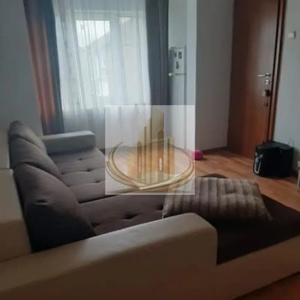 Oportunitate! Apartament 1 cameră, renovat, mobilat – Lipov langa Lidl - Apartament cu 1 cameră, situat în zona Lipovei, cu o suprafață de 28 mp, poziționat la etajul 4 din 4. Locuința a fost renovată complet în 2013, fiind bine întreținută și pregătită pentru mutare imediată. Disponibil din 20 aprilie Dispune de: încălzire prin termoficare, cu posibilitate de montare centrală proprie geamuri termopan se vinde mobilat Apartamentul este ideal pentru locuit sau investiție (închiriere), fiind situat într-o zonă liniștită, cu acces facil la magazine, transport în comun și alte puncte de interes. ID intern: CP3024355 }}