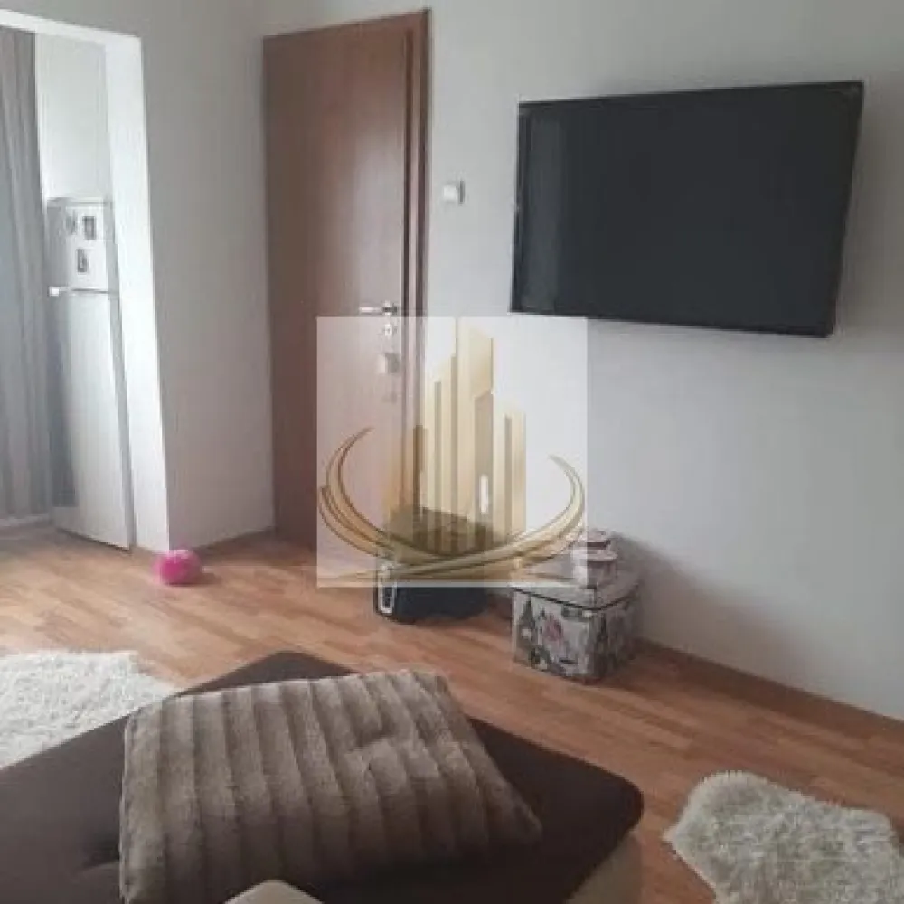Oportunitate! Apartament 1 cameră, renovat, mobilat – Lipov langa Lidl - Apartament cu 1 cameră, situat în zona Lipovei, cu o suprafață de 28 mp, poziționat la etajul 4 din 4. Locuința a fost renovată complet în 2013, fiind bine întreținută și pregătită pentru mutare imediată. Disponibil din 20 aprilie Dispune de: încălzire prin termoficare, cu posibilitate de montare centrală proprie geamuri termopan se vinde mobilat Apartamentul este ideal pentru locuit sau investiție (închiriere), fiind situat într-o zonă liniștită, cu acces facil la magazine, transport în comun și alte puncte de interes. ID intern: CP3024355 }}