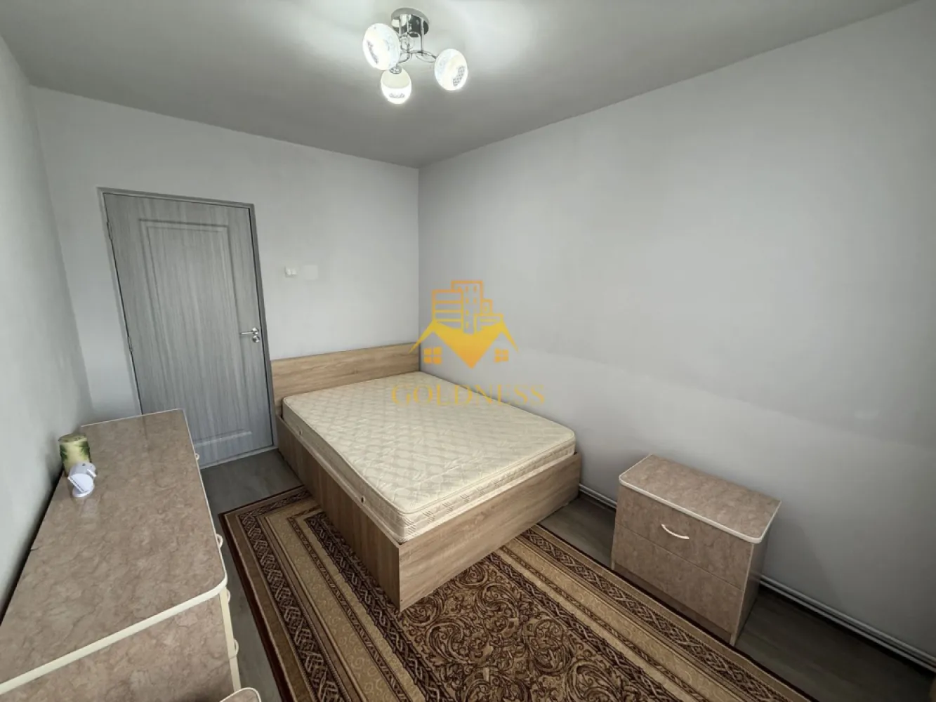 2 camere decomandate, balcon, Manastur, Mehedinti, Minerva, Profi - GOLDNESS Imobiliare vă propune spre închiriere un apartament cu 2 camere complet mobilat și utilat, la etajul 7 într-un imobil de 10 etaje, în Cartierul Manastur . Se poate parca prin zona. Se află în apropierea stațiilor de transport în comun, magazine, restaurante, spații verzi, farmacii, etc. Apartamentul este compartimentat astfel: - dormitor cu pat matrimonial, dressing, noptiere - dormitor cu canapea extensibila, dresing - bucatarie complet utilată și mobilată, loc de servit masa - baie cu cabina de dus, calorifer port prosop și dulap pentru depozitare. - balcon de 3 mp. Imobilul este dotat cu toate cele necesare- centrală proprie, frigider, aragaz, hotă, mașină de spălat haine, etc. Dacă sunteți interesați de acest apartament și doriți să îl vizionați, dar și pentru alte oferte nu ezitați să ne contactați telefonic sau prin e-mail. Vă stăm la dispoziție! Pentru intermediere se percepe un comision de 50% din prețul chiriei! }}