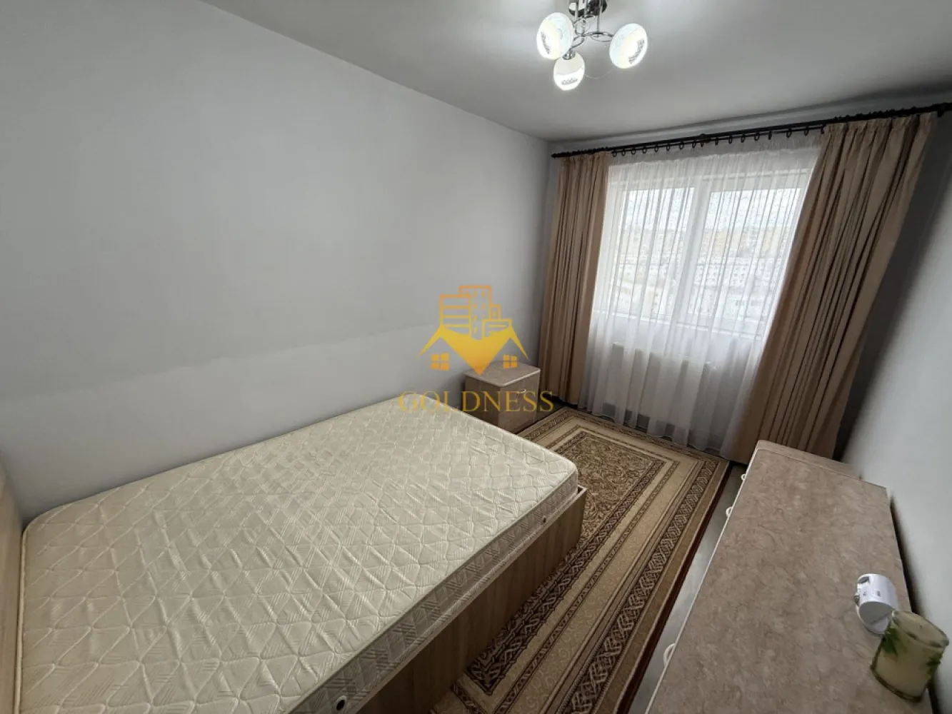 2 camere decomandate, balcon, Manastur, Mehedinti, Minerva, Profi - GOLDNESS Imobiliare vă propune spre închiriere un apartament cu 2 camere complet mobilat și utilat, la etajul 7 într-un imobil de 10 etaje, în Cartierul Manastur . Se poate parca prin zona. Se află în apropierea stațiilor de transport în comun, magazine, restaurante, spații verzi, farmacii, etc. Apartamentul este compartimentat astfel: - dormitor cu pat matrimonial, dressing, noptiere - dormitor cu canapea extensibila, dresing - bucatarie complet utilată și mobilată, loc de servit masa - baie cu cabina de dus, calorifer port prosop și dulap pentru depozitare. - balcon de 3 mp. Imobilul este dotat cu toate cele necesare- centrală proprie, frigider, aragaz, hotă, mașină de spălat haine, etc. Dacă sunteți interesați de acest apartament și doriți să îl vizionați, dar și pentru alte oferte nu ezitați să ne contactați telefonic sau prin e-mail. Vă stăm la dispoziție! Pentru intermediere se percepe un comision de 50% din prețul chiriei! }}