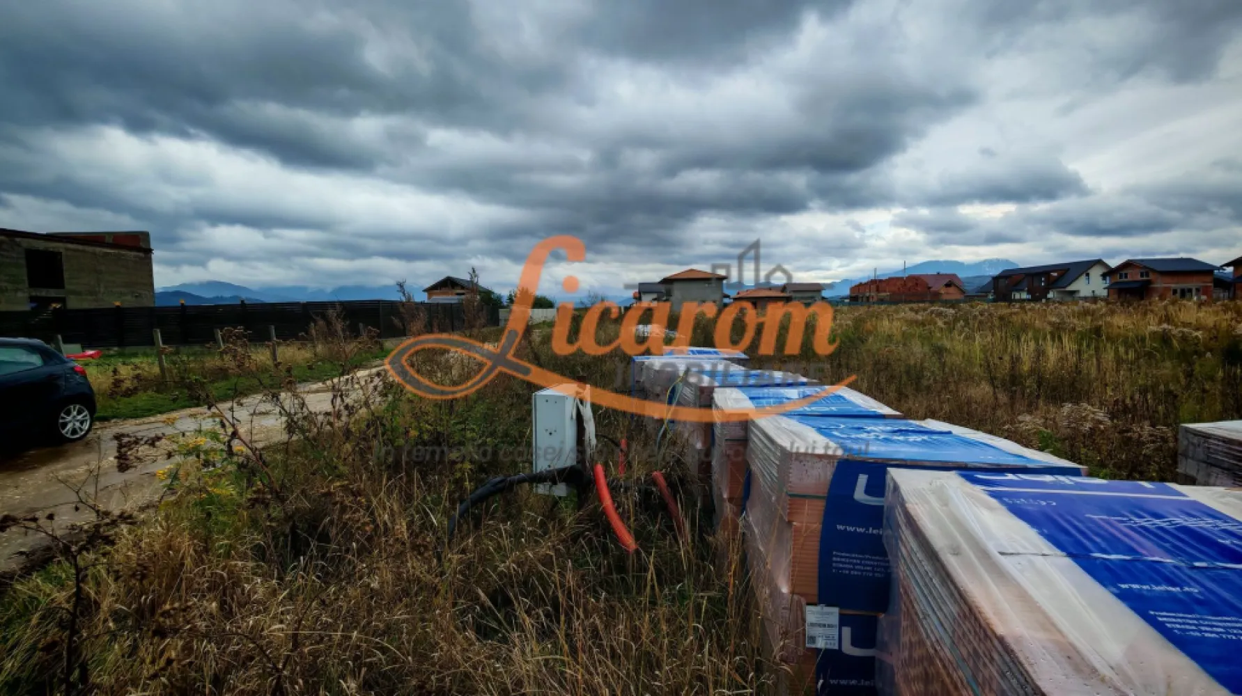 Teren intravilan 500 mp localitatea Cristian Brasov pret 58000 euro - Agentia Licarom Imobiliare propune spre vanzare o parcela de teren intravilan in suprafata de 500 mp in localitatea Cristian . Terenul este plan, si are forma de dreptunghi avand urmatoarele dimensiuni : Front stradal 22 ml x25 ml . La marginea terenului avem urmatoarele utilitati : curent , apa, canal iar la aprox 50 m este reteaua de gaz. Pretul este de 58000 euro . Pentru mai multe detalii,nu ezitati sa ne contactati la telefon 0741059397 Consultant imobiliar Calin; 0723985424 Consultant imobiliar Liliana. }}