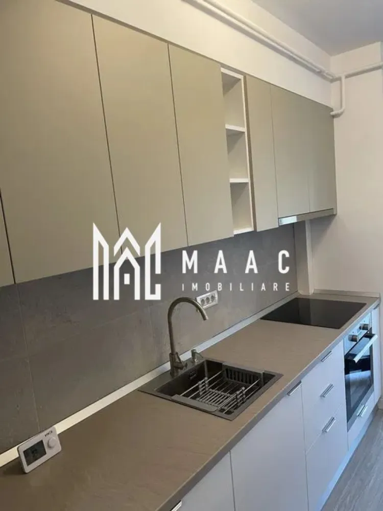 GARSONIERA DE INCHIRIAT| PARC ZAVOI| PRIMA INCHIRIERE - 🏡 Garsonieră spațioasă și elegantă în Park Residence – prima închiriere! Descoperă confortul și eleganța acestei garsoniere moderne, situată în complexul Park Residence, la doar câteva minute de centrul orașului. 📐 Suprafață: 45 mp 🏢 Etaj: 8 / 10 📅 An construcție: 2024 🌄 Vedere: spre Dealul Capela Compartimentare: cameră spațioasă și luminoasă bucătărie separată baie modernă hol generos terasă amplă, perfectă pentru relaxare Dotări și avantaje: ✨ Complet mobilată și utilată lux 🔥 Centrală termică proprie ❄️ Aer condiționat 🚗 Loc de parcare privat 🪑 Mobilier de terasă și scaunele de bucătărie urmează să fie livrate 📍 Locație excelentă – aproape de centru, într-o zonă liniștită și modernă. 📞 Prima închiriere! Pentru mai multe detalii sau pentru a programa o vizionare, nu ezitați să ne contactați. CP2804051 }}