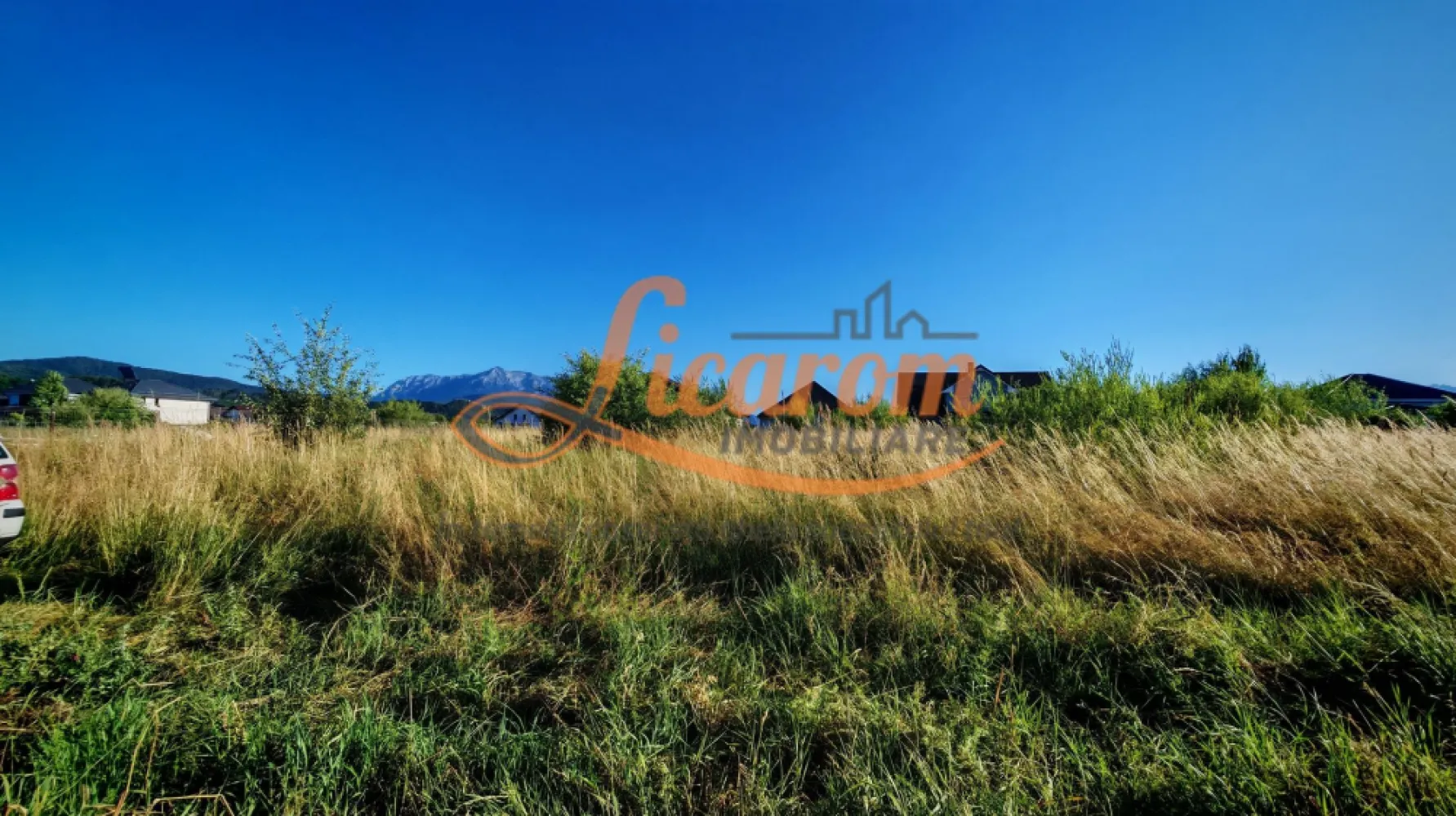 Teren intravilan 1000 mp pt construcții case Cristian str Nisipului - Licarom Imobiliare propune spre vanzare un teren intravilan în Comuna Cristian zona de vile în plina dezvoltare. Terenul este în suprafață de 1000 mp cu un Front Stradal de 20 m situat pe o strada cu iluminat stradal și între vile nou construite. Toate utilitățile apa, canalizarea, curentul electric și gazul se afla la o distanta de 40 m de parcela. Toate actele sunt in regula ; detine CF, PUZ si conform Certificatului de Urbanism POT este 30% și CUT este 0,8. Terenul este intabulat ca și curți construcții,regimul de înălțime este S+P+1E, pretabil pentru vile individuale sau cuplate( duplex). Prețul parcelei este 105000 euro. Pentru mai multe detalii si vizionari, nu ezitati sa ne contactati la telefon 0741059397 Consultant imobiliar Calin }}