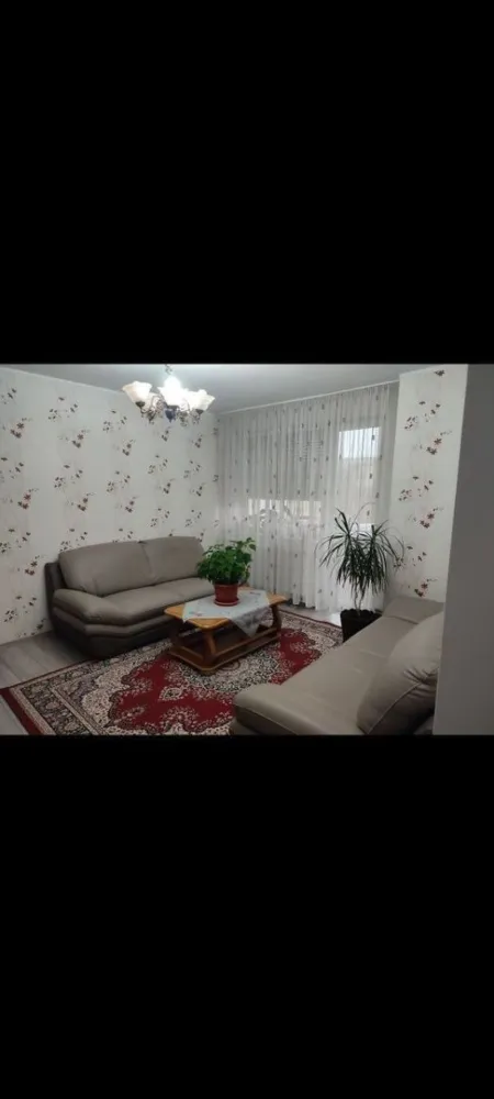 BRASADAS vinde ap 4 cam etaj 4/4 Careiului LIDL. - Agentia Imobiliara BRASADAS vinde apartament cu 4 camere din caramida, strada Careiului zona LIDL complet mobilat, instalație incalzire noua ,geamuri termopan, 2 aparate de aer condiționat, acoperiș izolat ,beci curat, etaj 4/4,,imediat ocupabil. Www.brasadas.com.