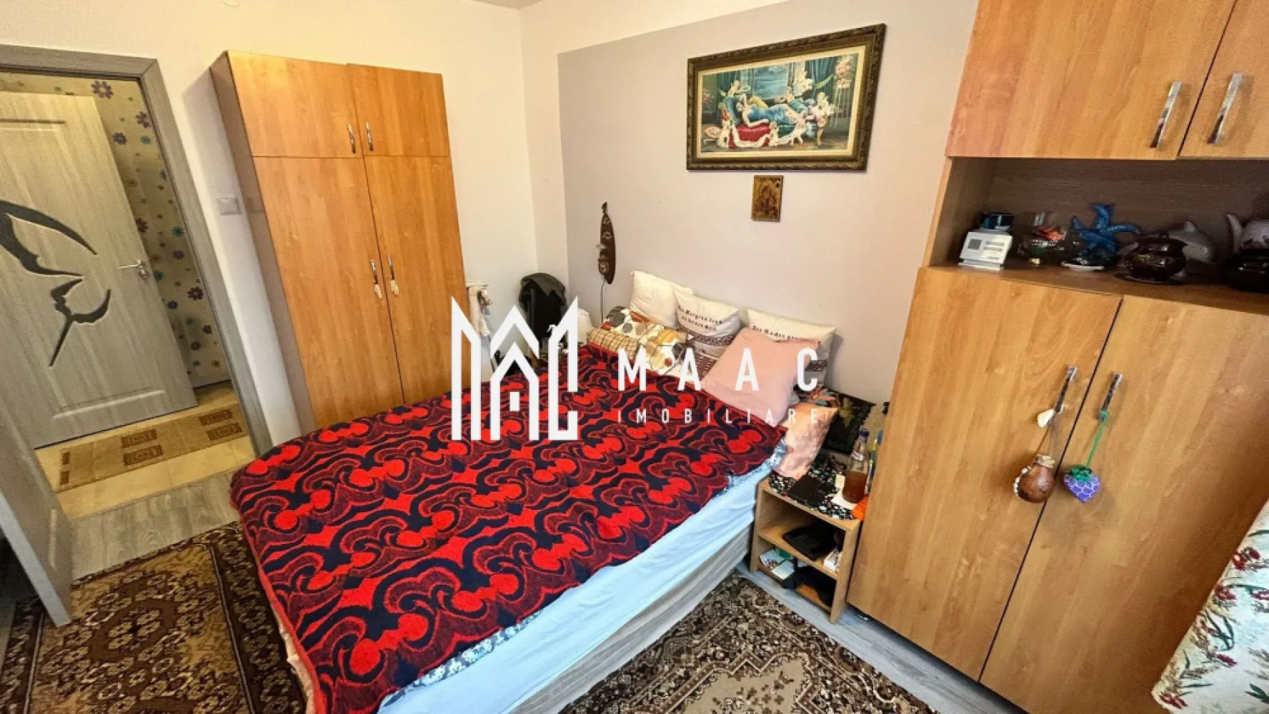 Apartament 2 camere I B-ul Mihai Viteazu I 48 mp utili + balcon 7 mp - MAAC Imobiliare vă propune spre vânzare un apartament cu 2 camere, situat pe Bulevardul Mihai Viteazu, într-o zonă foarte bine cotată.aproape de piața alimentară, stații de autobuz, farmacii, școli și licee. Detalii proprietate: Suprafață utilă: 48 mp Balcon închis cu termopan: 7 mp Etaj: 5 / 10 Instalația electrică complet schimbată Configurație: Hol de acces cu intrare în bucătărie și living (ambele cu ieșire în balcon). Al doilea hol cu spațiu dedicat pentru depozitare Dormitor spațios Baie cu geam de aerisire Parcarea se face stradal. În imediata apropiere se găsesc centre comerciale, de invatamant, statii pentru transportul in comun Apartamentul este luminos, bine întreținut și amplasat într-o zonă cu infrastructură completă, oferind confort și accesibilitate. Pentru mai multe informații și programări la vizionare, vă rugăm să menționați ID anunț: CP2803520 }}