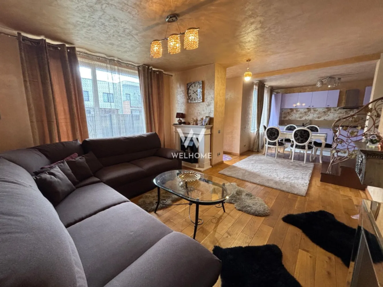 Casa 3 camere mobilata-utilata - Turnisor, Sibiu - Casa 3 camere Disponibila IMEDIAT - Str. Zavoi, Sibiu - Suprafata utila: 110 mp - Casa este compartimentata astfel: - PARTER: living cu bucatarie open space, baie, spatiu depozitare.. - ETAJ: 2 dormitoare, baie. - Casa este dotata cu tot ce este necesar, te poti muta imediat. - Situat intr-o zona linistita cu acces facil la magazine, mijloace de transport, scoli etc. - Loc de parcare in curte si afara. - Nu se accepta animale de companie. Perioada minima inchiriere 12 luni. Disponibila IMEDIAT. Chirie lunara: 750 Euro + se percepe garantie o chirie Comision client: 50% din prima chirie Contact: 0747639802