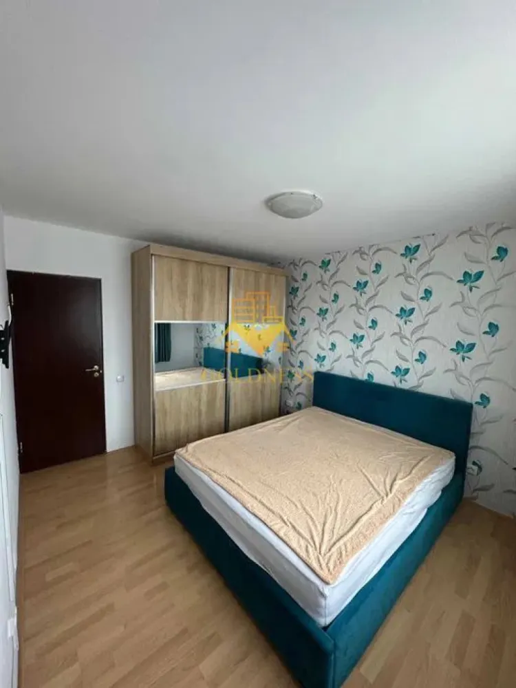2 camere decomandate, balcon, Buna Ziua, Zona Grand hotel Italia, Lidl - GOLDNESS Imobiliare vă propune spre închiriere un apartament cu 2 camere complet mobilat și utilat, la etajul 2 într-un imobil de 3 etaje, în Cartierul Buna Ziua. Se poate gasi mereu loc de parcare prin Zona! Se află în apropierea stațiilor de transport în comun, magazine, restaurante, spații verzi, farmacii, etc. Apartamentul este compartimentat astfel: - dormitor cu pat matrimonial, dressing, noptiere - dormitor cu canapea extensibila, dresing, comoda, birou - bucatarie complet utilată și mobilată, loc de servit masa - baie cu cada, calorifer port prosop și dulap pentru depozitare. - balcon de 11 mp. Imobilul este dotat cu toate cele necesare- centrală proprie, frigider, aragaz, hotă, mașină de spălat haine, etc. Dacă sunteți interesați de acest apartament și doriți să îl vizionați, dar și pentru alte oferte nu ezitați să ne contactați telefonic sau prin e-mail. Vă stăm la dispoziție! Pentru intermediere se percepe un comision de 50% din prețul chiriei! }}