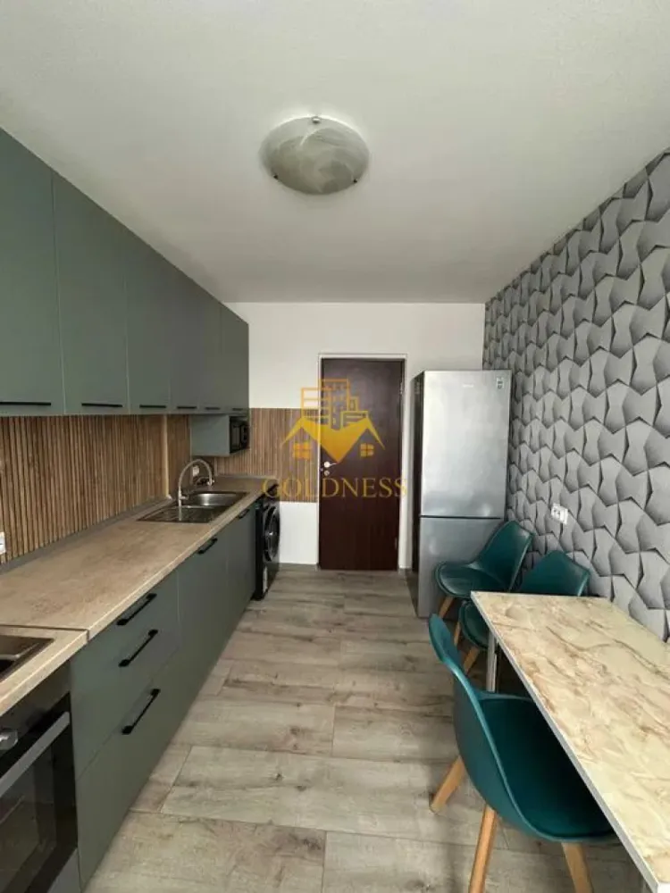 2 camere decomandate, balcon, Buna Ziua, Zona Grand hotel Italia, Lidl - GOLDNESS Imobiliare vă propune spre închiriere un apartament cu 2 camere complet mobilat și utilat, la etajul 2 într-un imobil de 3 etaje, în Cartierul Buna Ziua. Se poate gasi mereu loc de parcare prin Zona! Se află în apropierea stațiilor de transport în comun, magazine, restaurante, spații verzi, farmacii, etc. Apartamentul este compartimentat astfel: - dormitor cu pat matrimonial, dressing, noptiere - dormitor cu canapea extensibila, dresing, comoda, birou - bucatarie complet utilată și mobilată, loc de servit masa - baie cu cada, calorifer port prosop și dulap pentru depozitare. - balcon de 11 mp. Imobilul este dotat cu toate cele necesare- centrală proprie, frigider, aragaz, hotă, mașină de spălat haine, etc. Dacă sunteți interesați de acest apartament și doriți să îl vizionați, dar și pentru alte oferte nu ezitați să ne contactați telefonic sau prin e-mail. Vă stăm la dispoziție! Pentru intermediere se percepe un comision de 50% din prețul chiriei! }}