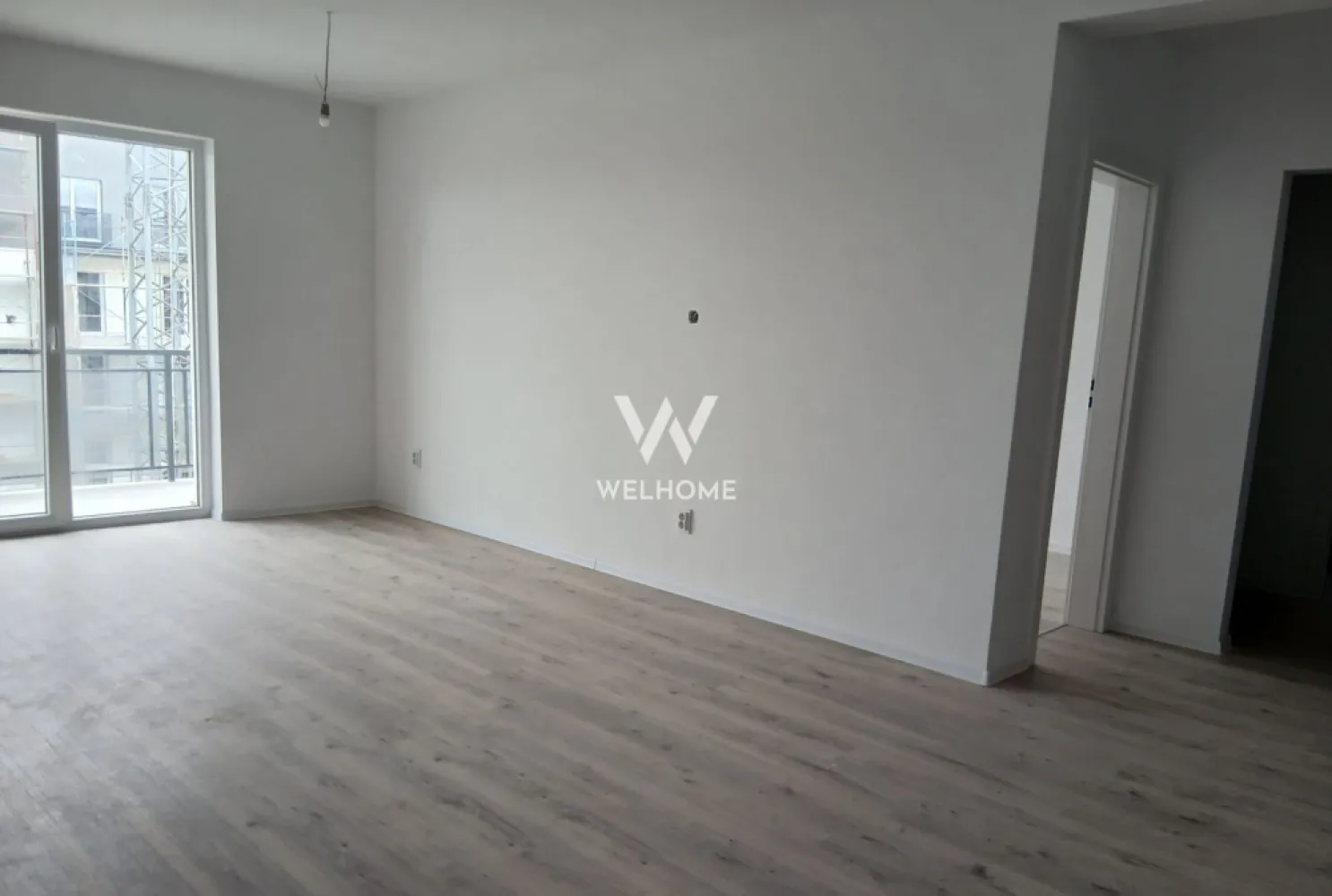 Apartament 3 camere la cheie – ansamblu nou – Doamna Stanca - Vă propun spre vânzare un apartament modern cu 3 camere, situat într-un ansamblu rezidențial nou, cu acces securizat (barieră), în zona Doamna Stanca – una dintre cele mai căutate zone din oraș. Detalii apartament: • Suprafață utilă: 69,40 mp Compartimentare eficientă, decomandată: • Living + bucătărie open space: 26,85 mp • Dormitor matrimonial: 14,02 mp • Dormitor secundar: 12,03 mp • 2 băi: 6,64 mp și 5,11 mp • Dressing: 2,95 mp • Terasă generoasă: 15,06 mp – ideală pentru relaxare Avantaje: • Ansamblu nou, modern, cu acces privat (barieră) • Loc de parcare inclus • Compartimentare practică, ideală pentru familie • Spații bine luminate natural • Zonă în plină dezvoltare, aproape de centre comerciale, școli și mijloace de transport Apartamentul se vinde exact ca în poze și oferă un echilibru perfect între confort, spațiu și locație, fiind potrivit atât pentru locuit, cât și ca investiție. Preț : 143.150 euro. Pentru mai multe detalii sau programarea unei vizionări, nu ezitați să mă contactați! Laura - 0743030351 }}