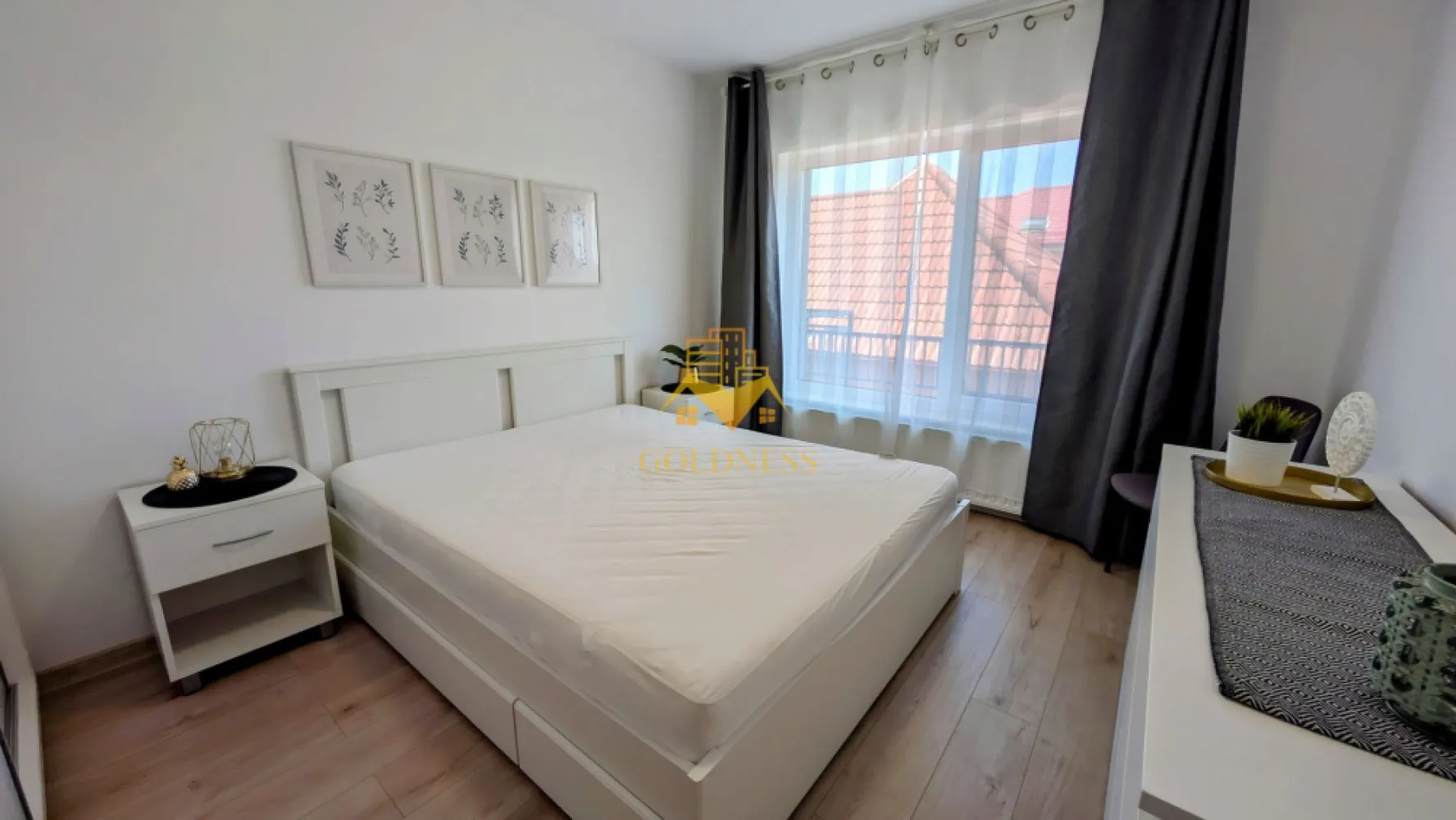 2 camere open space, Parcare, Modern, Dambul Rotund, Scoala de Politie - GOLDNESS Imobiliare vă propune spre închiriere un apartament cu 2 camere open space, complet mobilat și utilat, la etajul 1 într-un imobil de 2 etaje, în Cartierul Dambul Rotund. Dispune de loc de parcare! Se află în apropierea stațiilor de transport în comun, magazine, restaurante, spații verzi, farmacii, etc. Apartamentul este compartimentat astfel: - dormitor cu pat matrimonial, dressing, noptiere - living cu bucatarie open space complet utilată și mobilată, canapea extensibilă, loc de servit masa - baie cu cabina de dus, calorifer port prosop și dulap pentru depozitare. - balcon de 4 mp. Imobilul este dotat cu toate cele necesare- centrală proprie, frigider, aragaz, hotă, mașină de spălat haine si vase, etc. Dacă sunteți interesați de acest apartament și doriți să îl vizionați, dar și pentru alte oferte nu ezitați să ne contactați telefonic sau prin e-mail. Vă stăm la dispoziție! Pentru intermediere se percepe un comision de 50% din prețul chiriei! }}