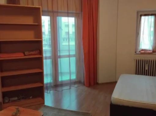 Particular inchiriez garsoniera  in Decebal nr 1