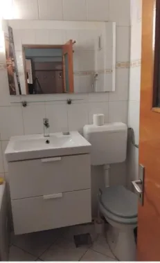 Particular inchiriez garsoniera  in Decebal nr 1