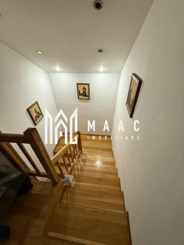 Casa 8 camere | 308mpu | 2 Apartamente | Selimbar - MAAC IMOBILIARE propune atentiei dumneavoastra o casa spatioasa, pentru două familii, două generații sau dublă investiție - casă și birou, într-o zonă premium din Șelimbăr. Imobilul cuprinde două apartamente complet funcționale, cu acces separat și dotări generoase, într-un imobil construit responsabil. Casa a fost finalizată în 2009, pe structură durabilă: cărămidă Porotherm 30 cm, termosistem de 10 cm, fațadă Knauf, țiglă din beton, panouri solare pentru încălzirea apei, centrală termică in condensatie Junkers de 42Kw + boiler Junkers cu o capacitate de 300 litrii, încălzire în pardoseală și calorifere, sistem de drenaj și trotuare pavate. Apartamentul 1 – generos, cu o suprafață utilă de 128.4mpu • Parter: birou, living cu șemineu, zonă de dining, bucătărie, baie de serviciu (suprafață utilă de 64,10 mp) • Mansardă: 3 dormitoare, dressing, baie, acces la pod prin scară pliantă, (suprafață utilă de 64.10 mp) cu aer condiționat • Exterior: 2 locuri de parcare într-un garaj aerisit și acoperit, foișor complet echipat (grătar, cuptor ,plită, toate cu funcționalitate pe lemne), magazine de depozitare unelte gradinărit Apartamentul 2 – cu o suprafață utilă de 72.5mpu • Parter: living cu șemineu, dining, bucătărie, baie de serviciu (suprafață utilă de 36,40 mp) • Mansardă: 2 dormitoare, baie, acces la pod, aer condiționat (suprafață utilă de 36,10 mp) • Exterior: 1 loc de parcare într-un garaj aerisit și acoperit, foișor cu grătar și loc de relaxare Demisolul - 108 mpu - comunică prin două holuri comune. Aflat pe o stradă liniștită, asfaltată și iluminată public, imobilul este situat la doar 400 m de Shopping City Sibiu, DN1, Lidl și Kaufland Șelimbăr și la 4 km de centrul istoric al Sibiului, cu acces rapid și spre autostradă. Pentru mai multe detalii precizati telefonic ca ati vazut anuntul cu ID CP2803211 }}