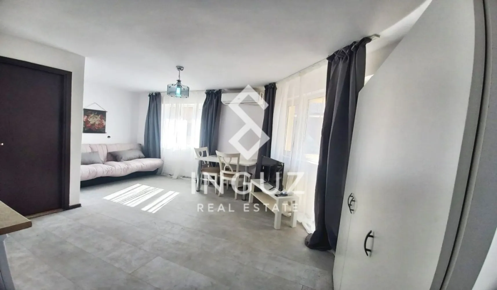 Garsonieră de închiriat | Dristor – Metrou | Vilă | Modern - Garsonieră de închiriat | Dristor – Metrou | Vilă | Modern Preț: 350 € / lună Comision: 50% Detalii: Garsonieră (semidecomandată) 22 mp Etaj 1 Imobil: Vilă (P+2+M), construit după 2000 Încălzire centrală (centrală vilă) Complet mobilată și utilată, totul nou Descriere: Garsonieră modernă și cochetă, situată într-o vilă liniștită, foarte aproape de Dristor Metro Station. Locuința este complet utilată, oferind tot confortul necesar pentru mutare imediată. Configurare flexibilă – se poate monta pat în locul canapelei. Pet friendly. Costuri: Întreținere redusă (se plătesc doar utilitățile) Zonă & acces: Zonă liniștită, cu acces rapid la metrou, magazine și facilități zilnice. Disponibil: Imediat Contact: Inguz Real Estate }}