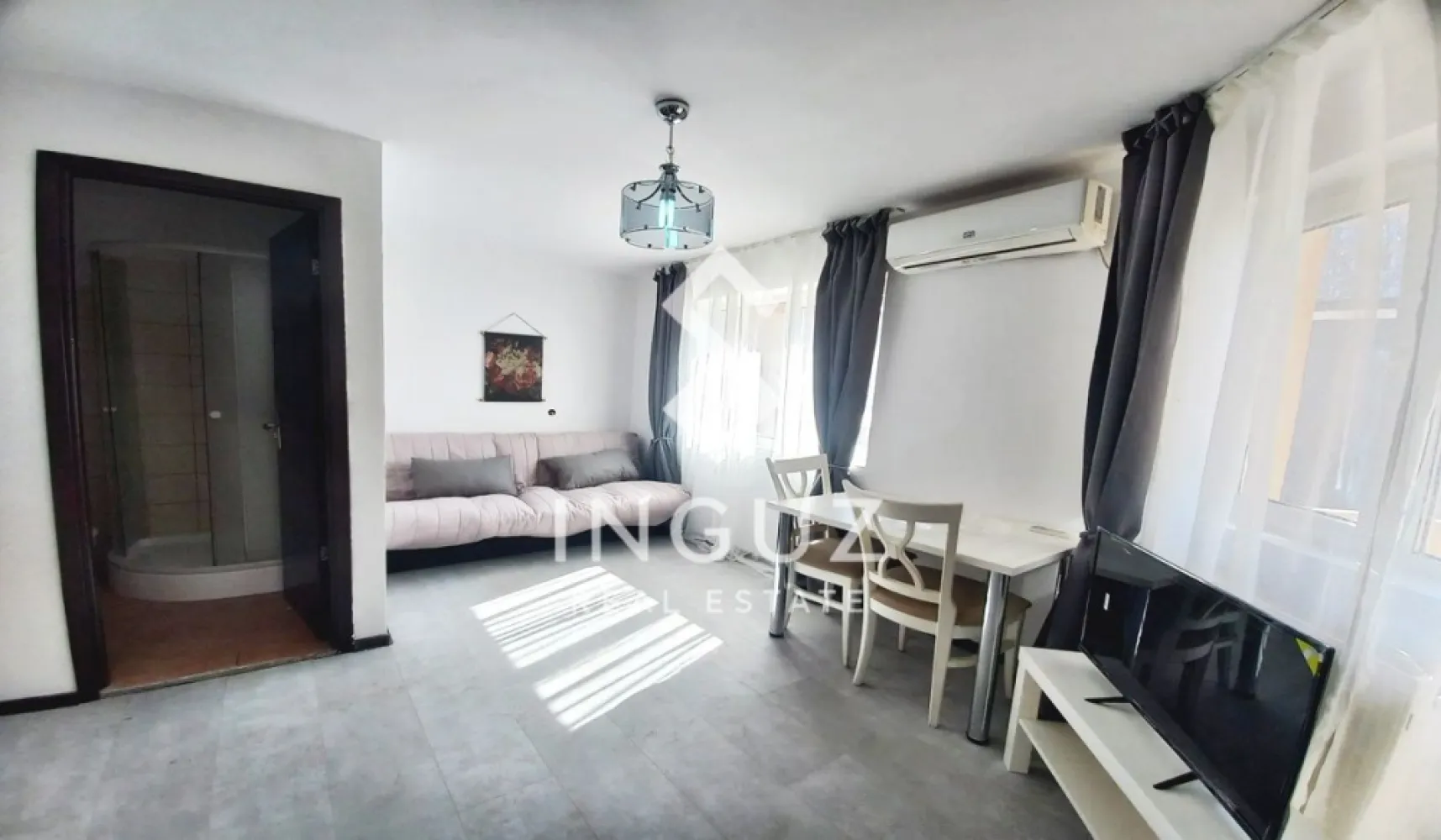 Garsonieră de închiriat | Dristor – Metrou | Vilă | Modern - Garsonieră de închiriat | Dristor – Metrou | Vilă | Modern Preț: 350 € / lună Comision: 50% Detalii: Garsonieră (semidecomandată) 22 mp Etaj 1 Imobil: Vilă (P+2+M), construit după 2000 Încălzire centrală (centrală vilă) Complet mobilată și utilată, totul nou Descriere: Garsonieră modernă și cochetă, situată într-o vilă liniștită, foarte aproape de Dristor Metro Station. Locuința este complet utilată, oferind tot confortul necesar pentru mutare imediată. Configurare flexibilă – se poate monta pat în locul canapelei. Pet friendly. Costuri: Întreținere redusă (se plătesc doar utilitățile) Zonă & acces: Zonă liniștită, cu acces rapid la metrou, magazine și facilități zilnice. Disponibil: Imediat Contact: Inguz Real Estate }}