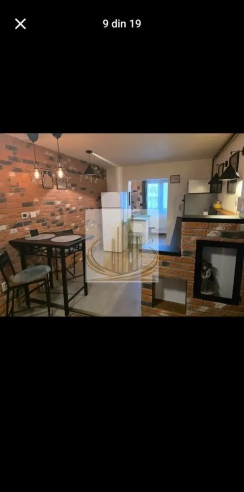 Grand Mobilis vă propune spre închiriere un apartament cu 2 camere - Grand Mobilis vă propune spre închiriere un apartament cu 2 camere decomandat, situat în zona Girocului, la doar 3 minute de Lidl și Kaufland. Apartamentul are o suprafață de 54 mp și este poziționat la etajul 4, fiind ideal pentru persoane care își doresc confort și acces rapid către puncte de interes. Imobilul este compartimentat eficient și dispune de: 1 dormitor cu pat matrimonial, dulap pentru haine și TV 1 living spațios, care poate fi utilizat și ca al doilea dormitor (dotat cu 2 paturi de o persoană) 1 bucătărie open-space cu hol și balcon, complet utilată: frigider, aer condiționat, cuptor electric, aragaz, cuptor cu microunde, mașină de spălat vase, mașină de spălat haine cu uscător 1 baie Centrală proprie pentru un confort termic optim Apartamentul se închiriază complet mobilat și utilat, fiind pregătit pentru mutare imediată. Preț: 450 €/lună + garanție 450 € Pentru mai multe detalii sau programarea unei vizionări, nu ezitați să ne contactați. Grand Mobilis – alegerea potrivită pentru locuința ta! }}