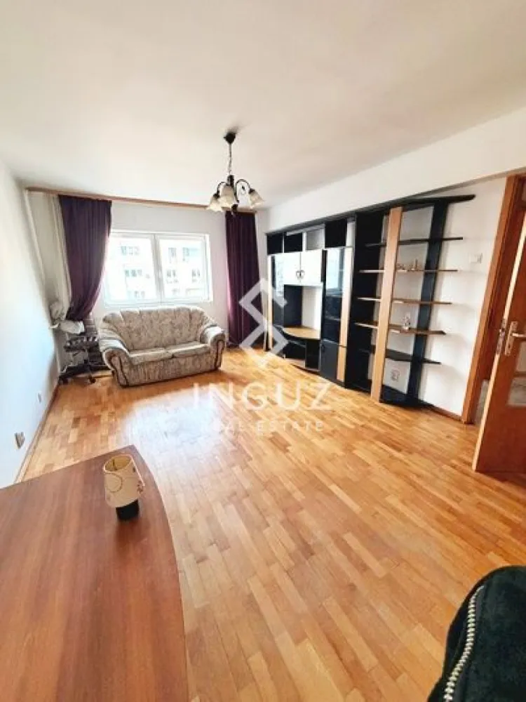 Apartament de închiriat | 2 camere | Decomandat | Zona Piața Muncii - Apartament de închiriat | 2 camere | Decomandat | Zona Piața Muncii Preț: 450 € / lună Comision: 50% Detalii: 2 camere decomandate 62 mp Etaj 6 Bloc construit între 1990–2000 Mobilat Descriere: Apartament spațios și luminos, compartimentat eficient, ideal pentru locuire confortabilă într-o zonă centrală și bine conectată. Transport & Acces: La aproximativ 15 minute de mers pe jos până la Piața Muncii Metro Station Acces rapid la multiple linii de autobuz și tramvai Conexiune directă către centru (Unirii), Dristor, Titan și alte zone importante Acces facil către artere principale precum Bulevardul Basarabia și Calea Călărași În apropiere: Supermarketuri și magazine (Mega Image, Lidl, Kaufland) Restaurante, cafenele și fast-food Farmacii, bănci și servicii Săli de fitness și centre comerciale Școli și grădinițe Spații verzi precum Parcul Național și Arena Națională Disponibil: Imediat Contact: Inguz Real Estate +40 774 017 567 }}