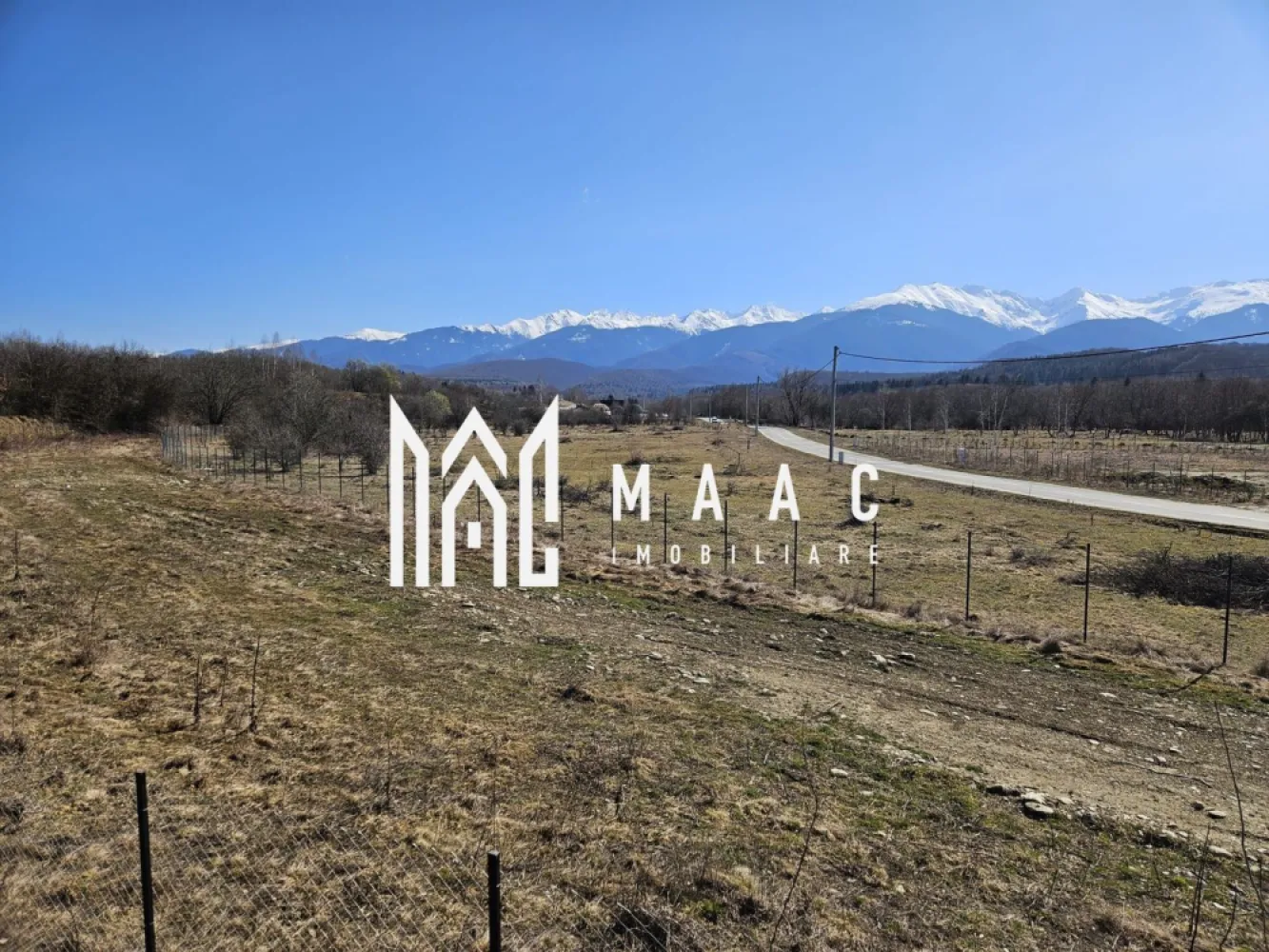 Teren | Intravilan | 2300 MP | Utiliati | Porumbacu de Sus - MAAC Imobiliare vă propune spre vânzare un teren intravilan în Porumbacu de Sus, cu priveliște deosebită către Munții Făgăraș Vă prezentăm un teren intravilan construibil, cu o suprafață de 2.300 mp, situat în Porumbacu de Sus, într-o zonă extrem de liniștită, ideală pentru cei care își doresc intimitate și apropiere de natură. Caracteristici principale: Suprafață: 2.300 mp Regim: intravilan – construibil Utilități disponibile în zonă Acces facil Punct forte: Terenul beneficiază de o priveliște superbă către Munții Făgăraș, oferind un cadru natural spectaculos, perfect pentru relaxare sau dezvoltare rezidențială. Avantaje locație: Zonă foarte liniștită, ferită de aglomerație Peisaj natural deosebit Apropiere de atracții turistice și trasee montane Potrivit pentru: Construcția unei locuințe permanente sau case de vacanță Investiție pe termen lung Dezvoltare turistică sau rezidențială Pentru mai multe detalii sau pentru a programa o vizionare, vă rugăm să ne contactați specificând ID: CP3022452 }}