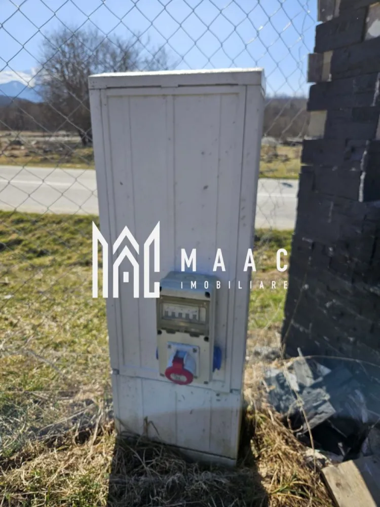 Teren | Intravilan | 2300 MP | Utiliati | Porumbacu de Sus - MAAC Imobiliare vă propune spre vânzare un teren intravilan în Porumbacu de Sus, cu priveliște deosebită către Munții Făgăraș Vă prezentăm un teren intravilan construibil, cu o suprafață de 2.300 mp, situat în Porumbacu de Sus, într-o zonă extrem de liniștită, ideală pentru cei care își doresc intimitate și apropiere de natură. Caracteristici principale: Suprafață: 2.300 mp Regim: intravilan – construibil Utilități disponibile în zonă Acces facil Punct forte: Terenul beneficiază de o priveliște superbă către Munții Făgăraș, oferind un cadru natural spectaculos, perfect pentru relaxare sau dezvoltare rezidențială. Avantaje locație: Zonă foarte liniștită, ferită de aglomerație Peisaj natural deosebit Apropiere de atracții turistice și trasee montane Potrivit pentru: Construcția unei locuințe permanente sau case de vacanță Investiție pe termen lung Dezvoltare turistică sau rezidențială Pentru mai multe detalii sau pentru a programa o vizionare, vă rugăm să ne contactați specificând ID: CP3022452 }}