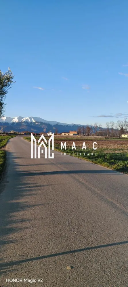 Teren | Intravilan | 1800 MPU | Porumbacu de Jos - MAAC Imobiliare vă propune spre vânzare un teren intravilan situat în Porumbacu de Jos, cu acces direct la DN și priveliște către Munții Făgăraș Vă oferim spre vânzare un teren intravilan construibil, cu o suprafață de 1.800 mp, amplasat într-o zonă liniștită din Porumbacu de Jos, ideal atât pentru locuință, cât și pentru investiție. Caracteristici principale: Suprafață: 1.800 mp Regim: intravilan – construibil Deschidere și acces direct la DN Utilități în apropiere Teren ușor accesibil Punct forte: Proprietatea beneficiază de o priveliște frumoasă către Munții Făgăraș, oferind un cadru natural plăcut și relaxant, departe de agitația urbană. Avantaje locație: Zonă liniștită, cu potențial de dezvoltare Acces rapid către principalele artere rutiere Apropiere de puncte de interes turistic din zonă Potrivit pentru: Construcție casă de vacanță sau locuință permanentă Investiție imobiliară Dezvoltare proiect rezidențial Pentru mai multe detalii sau pentru a programa o vizionare, vă rugăm să ne contactați specificând ID : CP3022388