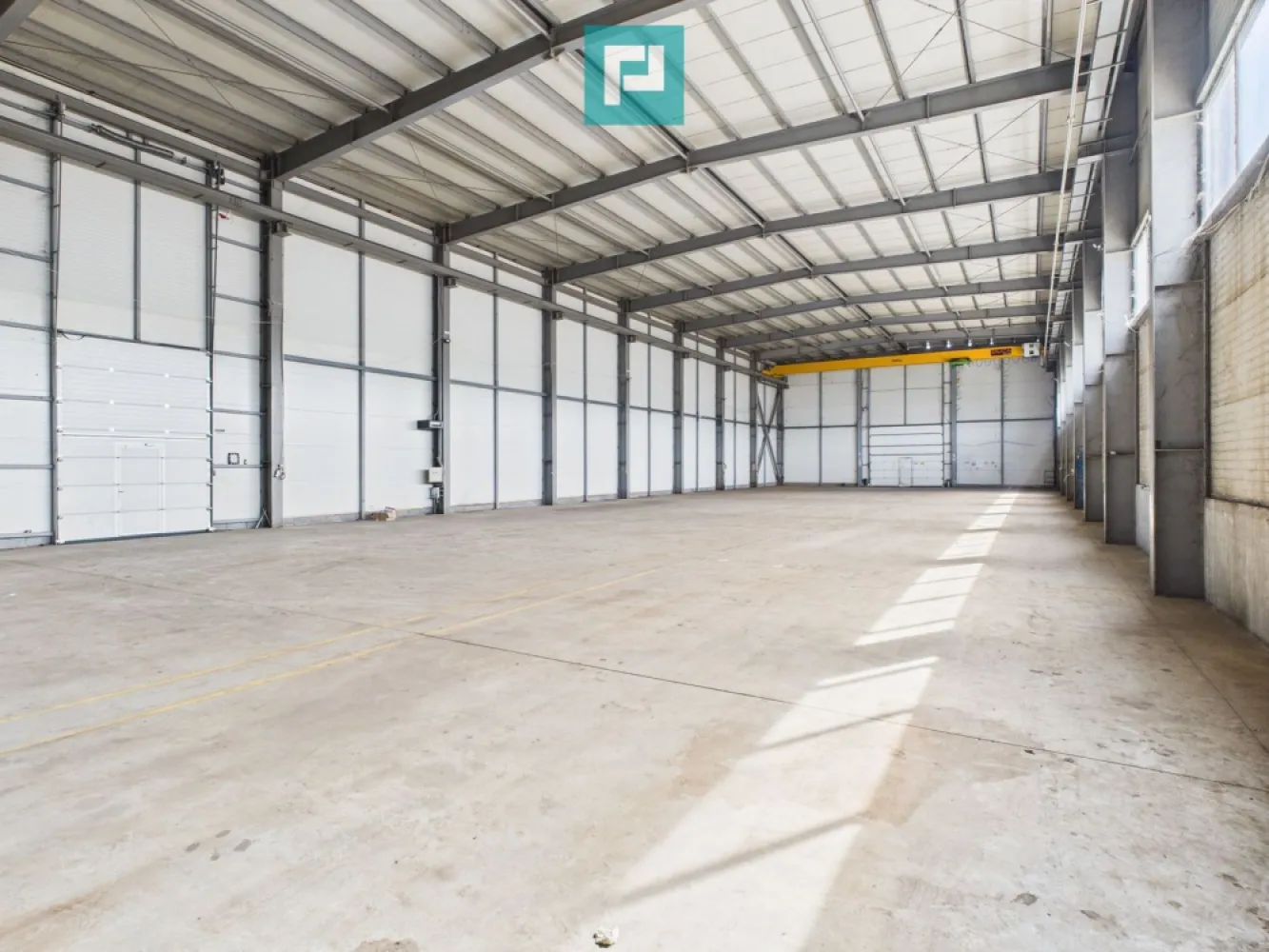 Hală industrială cu pod rulant de 3 tone în Arad