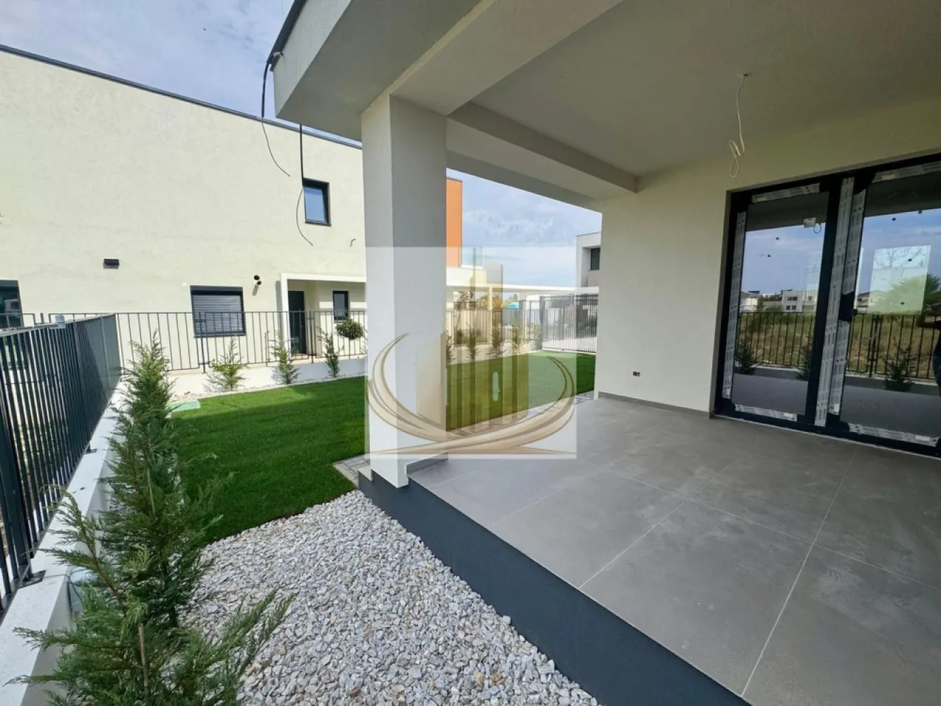 Duplex modern, 135 mp, grădină amenajată–Dumbrăvița, zonă linistita