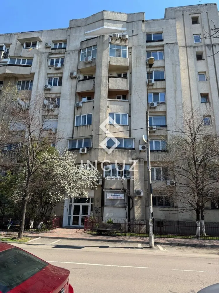 Apartament de închiriat | Camera de Comerț – Splaiul Unirii | Garsonie - Apartament de închiriat | Camera de Comerț – Splaiul Unirii | Garsonieră Preț: 650 € / lună Comision: 50% Detalii: Garsonieră (decomandată) 42 mp Parter Bloc: 1990–2000 Complet mobilată și utilată Descriere: Garsonieră spațioasă și bine compartimentată, situată în zona Camera de Comerț – Splaiul Unirii, într-un bloc solid, la parter. Apartamentul este complet mobilat și utilat, oferind un spațiu confortabil și practic, ideal pentru închiriere pe termen lung. Locație excelentă, cu acces rapid către zona Unirii și centrul orașului. În apropiere se află stații de metrou, mijloace de transport în comun, supermarketuri, restaurante și alte facilități zilnice. Proprietatea este disponibilă și pentru vânzare, fiind o oportunitate bună atât pentru locuit, cât și pentru investiție. Disponibil: imediat Contact: Inguz Real Estate +40 774 017 567