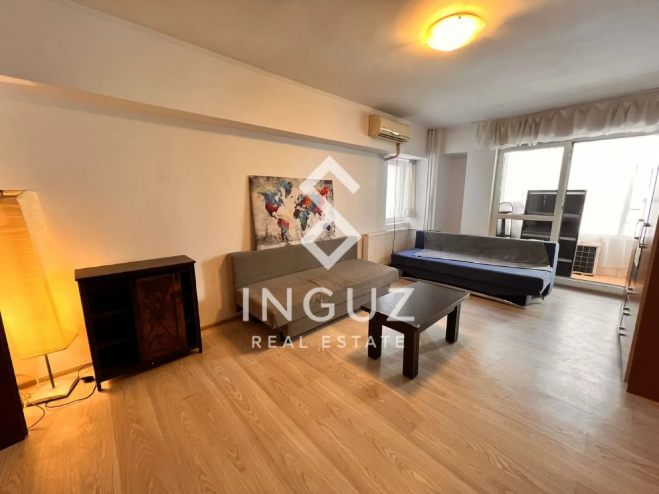 Apartament 2 camere de închiriat – Nerva Traian 15 | Sector 3 | Bucure - Apartament 2 camere de închiriat – Nerva Traian 15 | Sector 3 | București Apartament spațios și luminos, situat într-una dintre cele mai bine conectate zone din București – Nerva Traian. Ideal pentru locuire confortabilă, inclusiv pentru clienți străini. Detalii proprietate: • 2 camere • Suprafață: 67 mp • Etaj: 4 • Compartimentare: decomandat • Complet mobilat și utilat • Disponibil imediat Avantaje: • Living generos cu lumină naturală • Dormitor liniștit și confortabil • Bucătărie complet echipată • Baie modernă • Vedere pe spate – liniște și intimitate Dotări: • Aer condiționat • Încălzire centralizată • Balcon • Toate utilitățile incluse Localizare excelentă: • Aproape de Unirii Mall și Vitan Mall • Acces rapid către Tineretului • Metrou, autobuz și tramvai la câteva minute • Restaurante, cafenele și supermarketuri în zonă • Zonă sigură și potrivită pentru locuit Condiții: • Preț: 570 € / lună • Comision: 50% • Potrivit pentru expați }}