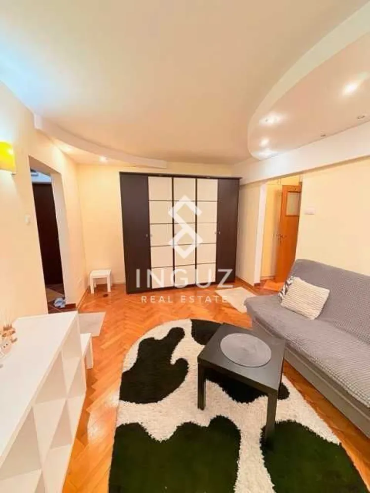 De închiriat – apartament 2 camere | Bulevardul Basarabia – București - Apartament de închiriat | Bulevardul Basarabia – Piața Muncii | 2 camere Preț: 450 € / lună Comision: 50% Detalii: Apartament cu 2 camere (semidecomandat) Compartimentare confortabilă Etaj 9 / 11 Bloc reabilitat termic Încălzire centralizată Gata de locuit Descriere: Apartament luminos și bine poziționat, situat în zona Bulevardul Basarabia, în apropiere de Piața Muncii. Locuința are o compartimentare practică și este potrivită pentru cuplu sau persoane singure care doresc acces rapid către zonele centrale ale Bucureștiului. Zonă & acces: Locație excelentă în Sector 3, cu acces rapid la transportul public. Stația de metrou Piața Muncii la aproximativ 8 minute de mers pe jos. Aproape de Parcul Alexandru Ioan Cuza (IOR) și Parcul Național. Magazine în apropiere: Carrefour Express, Mega Image, restaurante și servicii zilnice. Acces facil la metrou, tramvai și autobuz. Costuri: Chirie lunară: 450 € Utilitățile se plătesc separat Disponibil: imediat Pentru mai multe informații și poze contact: Inguz Real Estate 0774017567 / WhatsApp }}