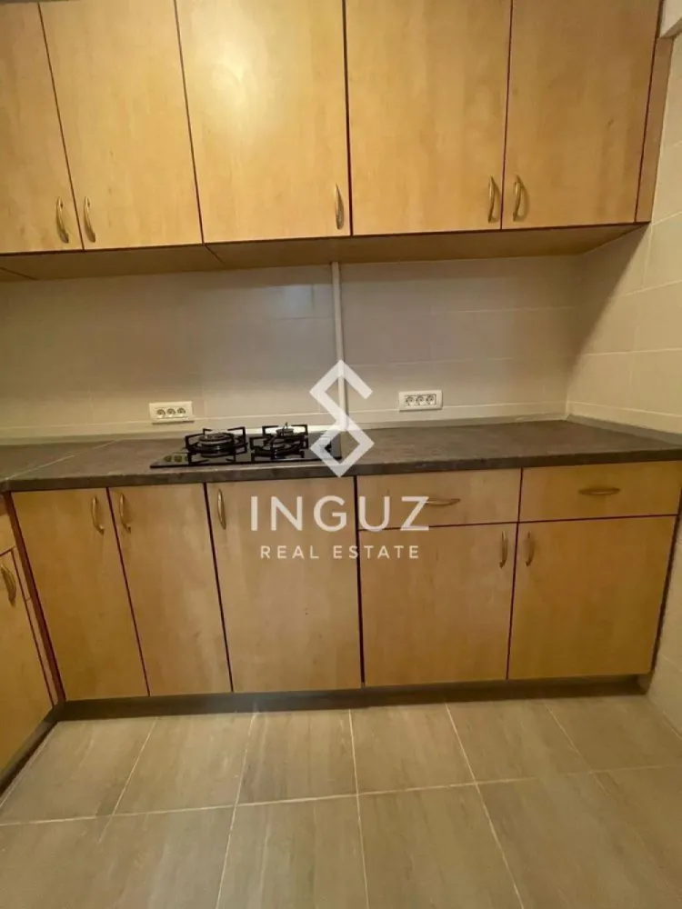 Garsonieră de închiriat | Strada Luntrei – Obor | Sector 2 - Garsonieră de închiriat | Strada Luntrei – Obor | Sector 2 Preț: 330 € / lună Detalii: Garsonieră 24 m² Etaj 5 / 10 Bloc reabilitat termic Mobilată modern și complet utilată Încălzire centralizată Costuri mici la întreținere Disponibil imediat Descriere: Garsonieră modernă, curată și bine întreținută, situată într-un bloc reabilitat și foarte bine administrat, cu acces controlat și supraveghere video. Spațiul este eficient compartimentat și complet mobilat, ideal pentru o persoană care caută confort și acces rapid la toate facilitățile urbane. Zonă & acces: Localizare excelentă în Sector 2, la doar 7 minute de mers pe jos de zona Obor. Acces foarte rapid la transport public: 2 minute până la stația STB Doamna Ghica tramvai 21, autobuze și troleibuze cu legături directe către centrul orașului acces rapid către Ștefan cel Mare, Mihai Bravu și Universitate Puncte de interes în apropiere: Piața Obor și Veranda Mall supermarketuri, farmacii, bănci și restaurante Facultatea de Construcții zone verzi și spații de relaxare în apropiere Avantaje: zonă foarte bine conectată acces rapid către centru bloc sigur, cu lifturi și supraveghere video costuri reduse la întreținere ideal pentru o persoană activă Condiții: Se închiriază preferabil unei singure persoane Fără animale de companie }}