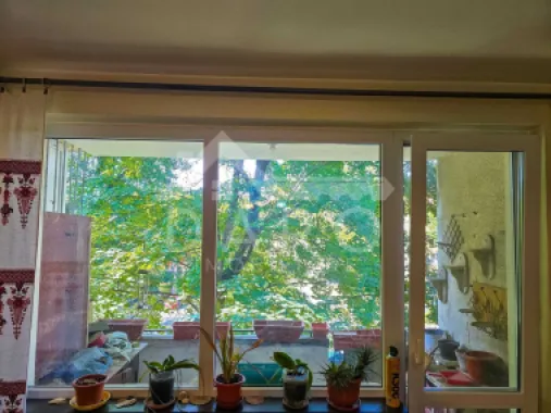 Apartament cu 3 camere in zona Cornisa, 7 Noiembrie , pe Romanu Vivo