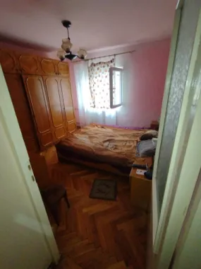 Vand apartament 3 camere situat in mun. Oradea, cartierul Rogerius, str. C. Flammarion, nr.18