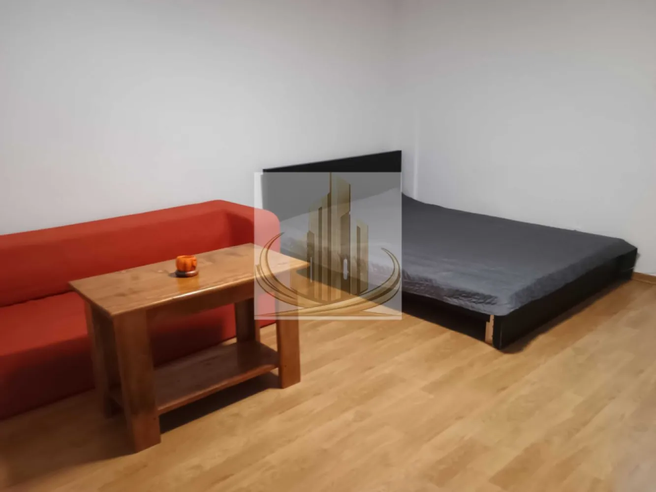 Apartament cu una cameră. De închiriat. - Proprietar, închiriez apartament cu una cameră, baie, bucătărie, balcon, decent în zona Circumvalațiunii, Timișoara, etaj 3 din 10, aproape de mall și centrul Timișoarei, mai multe detalii la telefon 07******90. }}