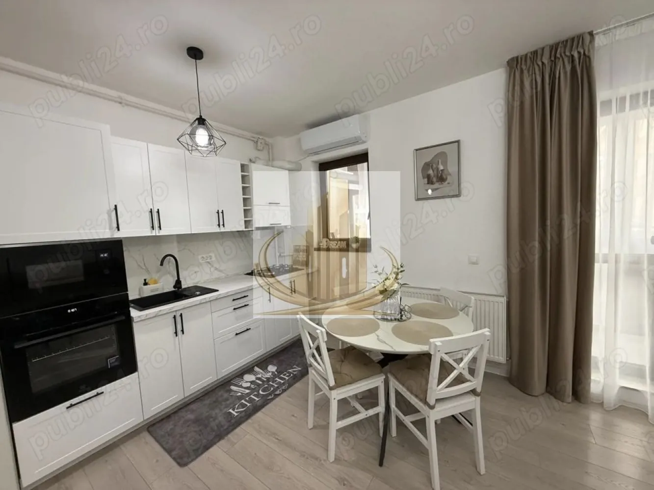 Grand Mobilis Imobiliare – apartament elegant, complet nou - Grand Mobilis Imobiliare vă propune spre închiriere un apartament deosebit cu 2 camere, situat într-o zonă liniștită și accesibilă – zona Esso Girocului. Apartamentul are o suprafață de 53 mp și este complet mobilat și utilat, fiind la prima închiriere – totul este nou, realizat cu atenție la detalii și finisaje moderne de înaltă calitate. ✨ Compartimentare modernă: • Living spațios cu bucătărie open space • Dormitor confortabil • Baie elegantă, dotată cu cadă • Design interior modern, cu finisaje premium 🏡 Avantaje: • Apartament de lux, ideal pentru un stil de viață confortabil • Mobilier și electrocasnice noi • Zonă liniștită, aproape de oraș 📍 Localizare excelentă: • În apropiere de Profi • Stație de autobuz la câțiva pași • Restaurante și cafenele în zonă: Simplu Bistro, Luna Caffe 💶 Preț: 420€ / lună Acest apartament este alegerea perfectă pentru cei care își doresc confort, liniște și acces rapid către oraș. 📞 Pentru mai multe detalii sau programarea unei vizionări, nu ezitați să ne contactați! Grand Mobilis Imobiliare – alegerea potrivită pentru tine. ID intern CP3031601 }}