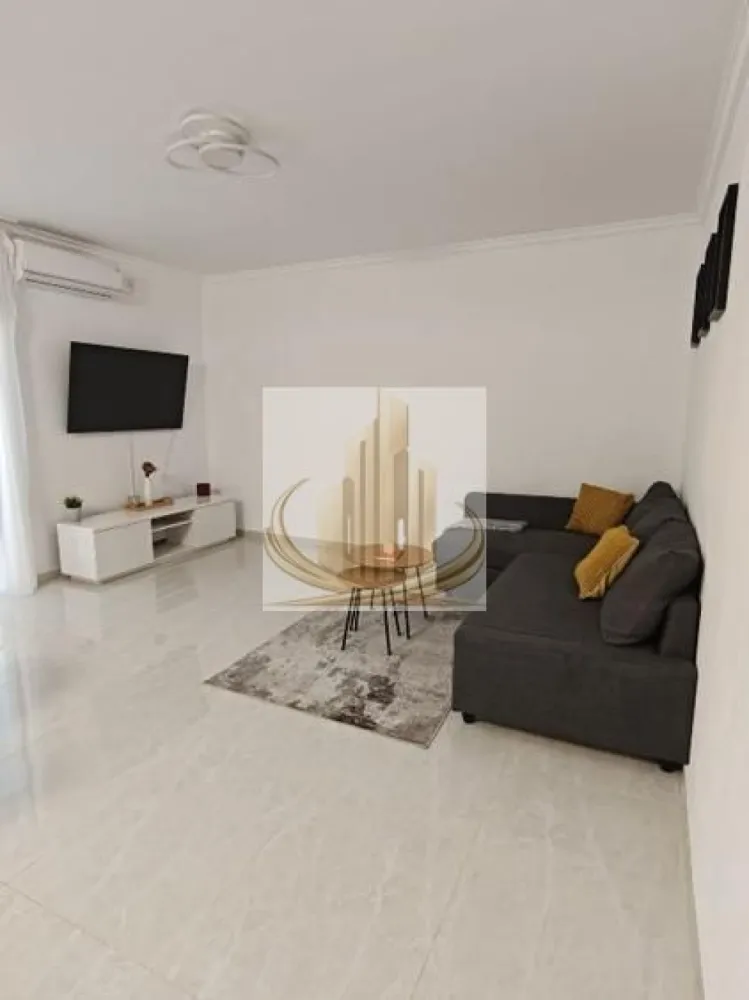 Grand Mobilis vă propune spre închiriere un ap modern cu 2 camere - Grand Mobilis Imobiliare va oferi spre închiriere un apartament modern cu 2 camere, situat in zona Braytim,intr un cadru liniștit SI placut, cu acces rapid spre oraș. Locuința are o suprafață de 48mp si este amplasata la etajul 1, fiind ideala pentru un cuplu sau o persoana care isi doreste confort SI funcționalitate. ✔️ Caracteristici principale: Living spațios si luminos Dormitor confortabil si bine compartimentat Baie moderna, complet utilata Compartimentare practica 2 locuri parcare incluse 🌿 Apartamentul oferta un ambient placut, fiind situat intre o zonă liniștită, perfecta pentru relaxare, departe de agitația urbana. 📍Acces facil care Timișoara si puncte de interes 📆 Disponibil imediat 💶Pret: 400 €/luna + 1 luna garanție 📞Pentru mai multe informații sau programarea unei vizionari, echipa Grand Mobilis Imobiliare vă sta la dispoziție! ID intern CP3031097 }}