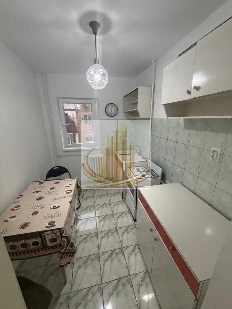 🏡Grand Mobilis va propune spre închiriere un ap 37mp -zona Lidia - 🏡 Grand Mobilis Imobiliare vă propune spre închiriere un apartament decomandat, 37 mp – zona Girocului / Lidia Grand Mobilis Imobiliare vă oferă spre închiriere un apartament cochet, decomandat, cu o suprafață utilă de 37 mp, situat la etajul 1 din 4, într-un imobil bine întreținut, amplasat în zona Girocului – Lidia, o locație foarte bine poziționată și accesibilă. Locuința este ideală atât pentru un cuplu, cât și pentru studenți sau medici rezidenți, datorită proximității față de Complexul Studențesc și Spitalul Județean. ✨ Caracteristici: ✔ Suprafață utilă: 37 mp ✔ Compartimentare decomandată ✔ Apartament cochet și eficient organizat ✔ Etaj 1/4 – acces facil ✔ Imobil îngrijit 📍 Avantaje locație: ✔ Aproape de Complexul Studențesc ✔ Acces rapid către Spitalul Județean ✔ Mijloace de transport în comun în apropiere ✔ Magazine și alte facilități la îndemână 💰 Preț: 1400 RON / lună (negociabil) }}