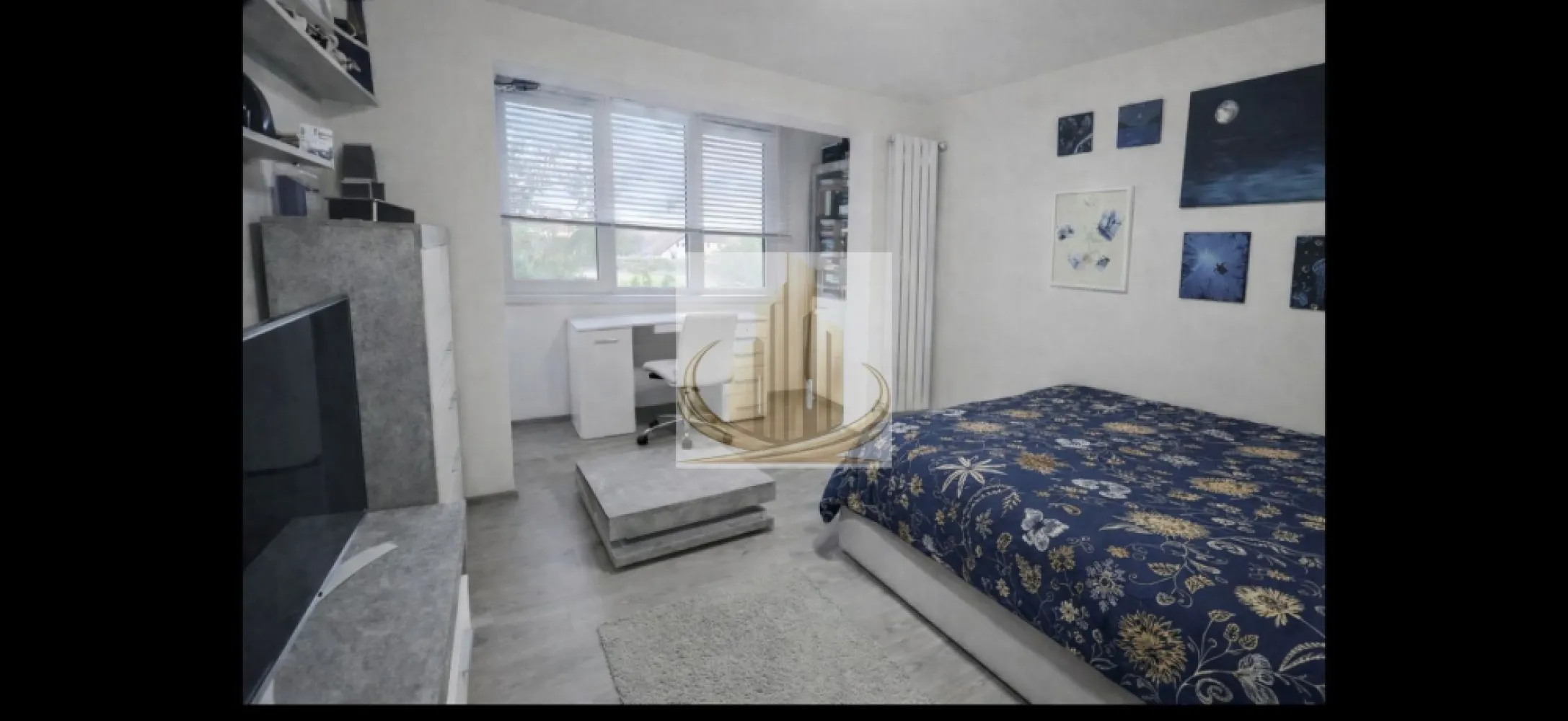 Duplex Spațios, 135mp | 4 Camere | | Zonă Kaufland | Dumbravita - Grand Mobilis Imobiliare vă propune spre vânzare un duplex spațios și bine compartimentat, ideal pentru o familie care își dorește confort, funcționalitate și o locație excelentă. Proprietatea impresionează prin suprafața generoasă și organizarea eficientă a spațiului, oferind un ambient luminos și primitor, perfect pentru viața de zi cu zi. 📍 Localizare avantajoasă: Imobilul este situat într-o zonă foarte căutată din Dumbrăvița, în apropierea Kaufland, având în proximitate numeroase facilități: magazine, farmacii, McDonald’s, restaurante, cafenele, sală de sport și alte puncte de interes. În același timp, beneficiază de acces rapid către Timișoara și zona Iulius Town. 📐 Date tehnice: Suprafață utilă: 135 mp An construcție: 2007 Preț: 267.000 € 🏠 Compartimentare: 3 dormitoare spațioase 3 băi Living generos Bucătărie separată Dressing mare Dressing mic ✨ Avantaje: Compartimentare inteligentă, ideală pentru familie Spații luminoase și bine organizate Zonă liniștită, cu acces facil la toate facilitățile urbane Poziționare excelentă, aproape de puncte de interes majore 💛 De ce să alegi această proprietate? Pentru spațiul generos, compartimentarea practică și amplasarea într-o zonă premium, unde ai totul la îndemână. Este locul perfect pentru a construi un cămin confortabil și echilibrat. 📞 Pentru mai multe detalii sau pentru programarea unei vizionări, echipa Grand Mobilis Imobiliare vă stă cu drag la dispoziție! ID Intern: CP3032001 }}