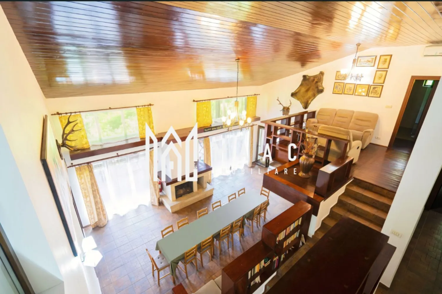 Pensiune turistică 5★ de vânzare în Băile Olănești | Proprietate premium - MAAC IMOBILIARE vă propune spre vânzare o proprietate deosebită, situată în stațiunea Băile Olănești, una dintre cele mai apreciate destinații turistice din România, renumită pentru aerul curat și izvoarele sale minerale. Această vilă turistică clasificată la standard de 5★ reprezintă alegerea ideală atât pentru o afacere profitabilă în domeniul turismului, cât și pentru o casă de vacanță exclusivistă sau locuință permanentă, fiind situată la doar aproximativ 35 de minute de Râmnicu Vâlcea. Proprietatea este amplasată pe un teren generos de 850 mp, având o suprafață construită de 200 mp și o arie desfășurată de 300 mp, fiind compartimentată eficient pentru confort și funcționalitate. Compartimentare și dotări: 6 camere spațioase, amenajate modern Living generos, ideal pentru relaxare Bucătărie complet echipată Terasă exterioară cu grătar Zonă de șezlonguri pentru relaxare Facilități premium: Piscină exterioară Saună Jacuzzi Șemineu tip centrală în living Confort și utilități: Centrală pe lemne Centrală electrică Toate utilitățile disponibile Proprietatea este perfect adaptată pentru a funcționa imediat ca pensiune turistică la cheie, beneficiind deja de clasificare oficială, dar oferă în același timp intimitatea și confortul unei locuințe private într-un cadru natural deosebit. Datorită poziționării excelente și facilităților de top, această vilă reprezintă o investiție sigură și profitabilă, într-o zonă cu cerere turistică ridicată pe tot parcursul anului. Pentru mai multe detalii și programări la vizionare, echipa MAAC IMOBILIARE vă stă la dispoziție! CP3029231 }}