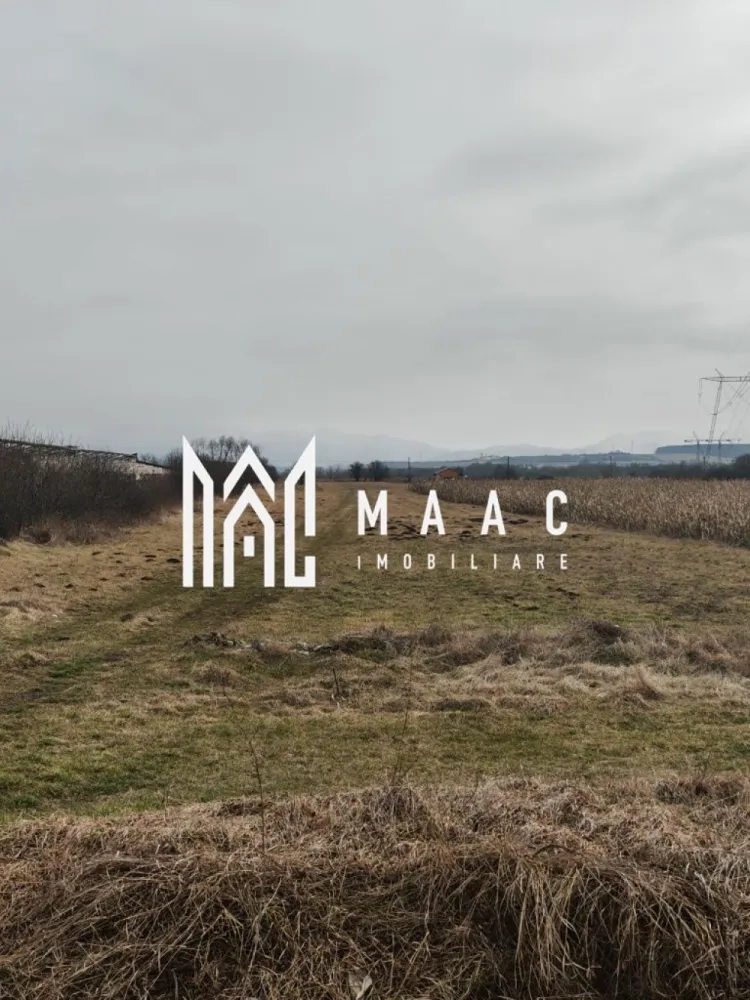 Teren 2.600mp | Extravilan | Mohu - MAAC Imobiliare vă propune spre vânzare un teren extravilan situat în Mohu, județul Sibiu, cu acces direct din drumul principal. Terenul are o suprafață totală de 2.600 mp, cu o deschidere la stradă de 20 m și o lungime de aproximativ 130 m, oferind un front generos și multiple posibilități de utilizare. Caracteristici: Acces direct din drum principal Acces auto foarte bun Utilități în apropiere (curent, gaz) Zonă liniștită Potențial bun pentru investiție Acte în regulă Pentru mai multe detalii specificati ca ati vazut anuntul cu ID:CP2914296 }}