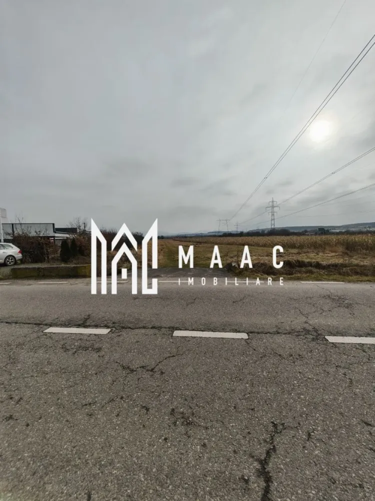 Teren 2.600mp | Extravilan | Mohu - MAAC Imobiliare vă propune spre vânzare un teren extravilan situat în Mohu, județul Sibiu, cu acces direct din drumul principal. Terenul are o suprafață totală de 2.600 mp, cu o deschidere la stradă de 20 m și o lungime de aproximativ 130 m, oferind un front generos și multiple posibilități de utilizare. Caracteristici: Acces direct din drum principal Acces auto foarte bun Utilități în apropiere (curent, gaz) Zonă liniștită Potențial bun pentru investiție Acte în regulă Pentru mai multe detalii specificati ca ati vazut anuntul cu ID:CP2914296 }}