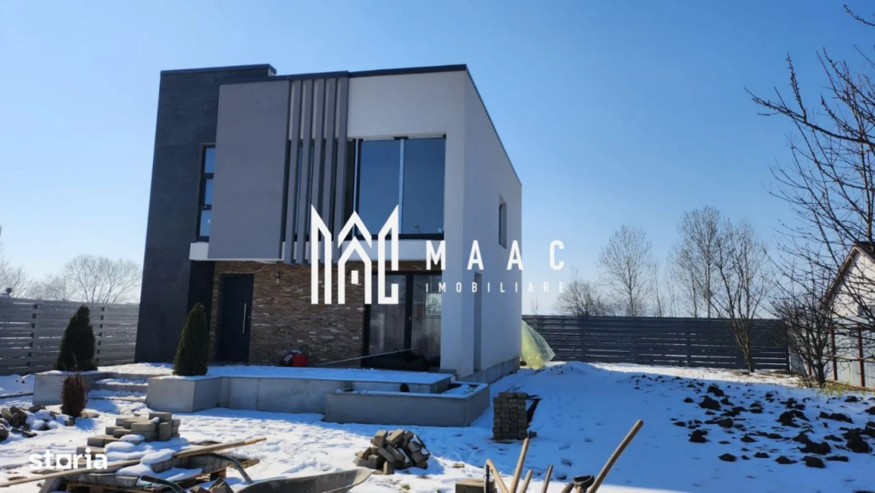 Casă modernă LOW-E | Independentă energetic | Construcție la comandă - MAAC Imobiliare vă propune un concept de locuință modernă LOW-E, cu consum redus de energie și posibilitate de independență energetică, disponibilă pentru construcție oriunde în România sau Europa (terenul nu este inclus). Detalii model Suprafață utilă: 145 mp Regim: Parter + Etaj Predare: la cheie (finisată complet, nemobilată) Compartimentare flexibilă (pereți interiori neportanți) Compartimentare Parter: Hol acces Living + bucătărie open space (49 mp) Baie cu duș Cămară Etaj: Dormitor matrimonial 2 dormitoare Baie cu cadă Dressing Dotări & tehnologii premium Pompa de căldură aer-apă (clasa A+++) – încălzire și răcire eficientă Încălzire în pardoseală pe ambele niveluri Sistem smart home (control de la distanță) Sistem de alarmă + antiincendiu Pregătire pentru camere video și videointerfon Ferestre premium REHAU Artevo Fipro, tripan, înălțime 2.4 m Izolație performantă PIR (120 mm pereți / 200 mm acoperiș) Acoperiș plat cu membrană EPDM (garanție 30 ani) Iluminat ambiental exterior modern Finisaje incluse Parchet / gresie la alegere Uși interioare și ușă de intrare premium Băi complet echipate (obiecte sanitare + mobilier) Pereți finisați cu lavabilă Scară interioară finisată cu lemn și iluminare LED Terasă exterioară finisată (WPC sau plăci ceramice) Avantaje Costuri foarte reduse de întreținere Posibilitate de personalizare completă Design modern, tip cubic Execuție rapidă: aprox. 6 luni Plata etapizată, sigură pentru client Opțiuni suplimentare Pachet LOW-E avansat (izolație extinsă) Panouri fotovoltaice + baterii Piscină, jacuzzi, saună, sală fitness Garaj / copertină auto Fațadă ventilată premium (Alucobond / HPL) Preț 195.000 € (TVA inclus) Promo: 159.000 € (TVA inclus) – ofertă limitată TERENUL NU ESTE INCLUS 📞 Contactează-ne pentru detalii complete și ofertă personalizată, menționați CP2969419! }}