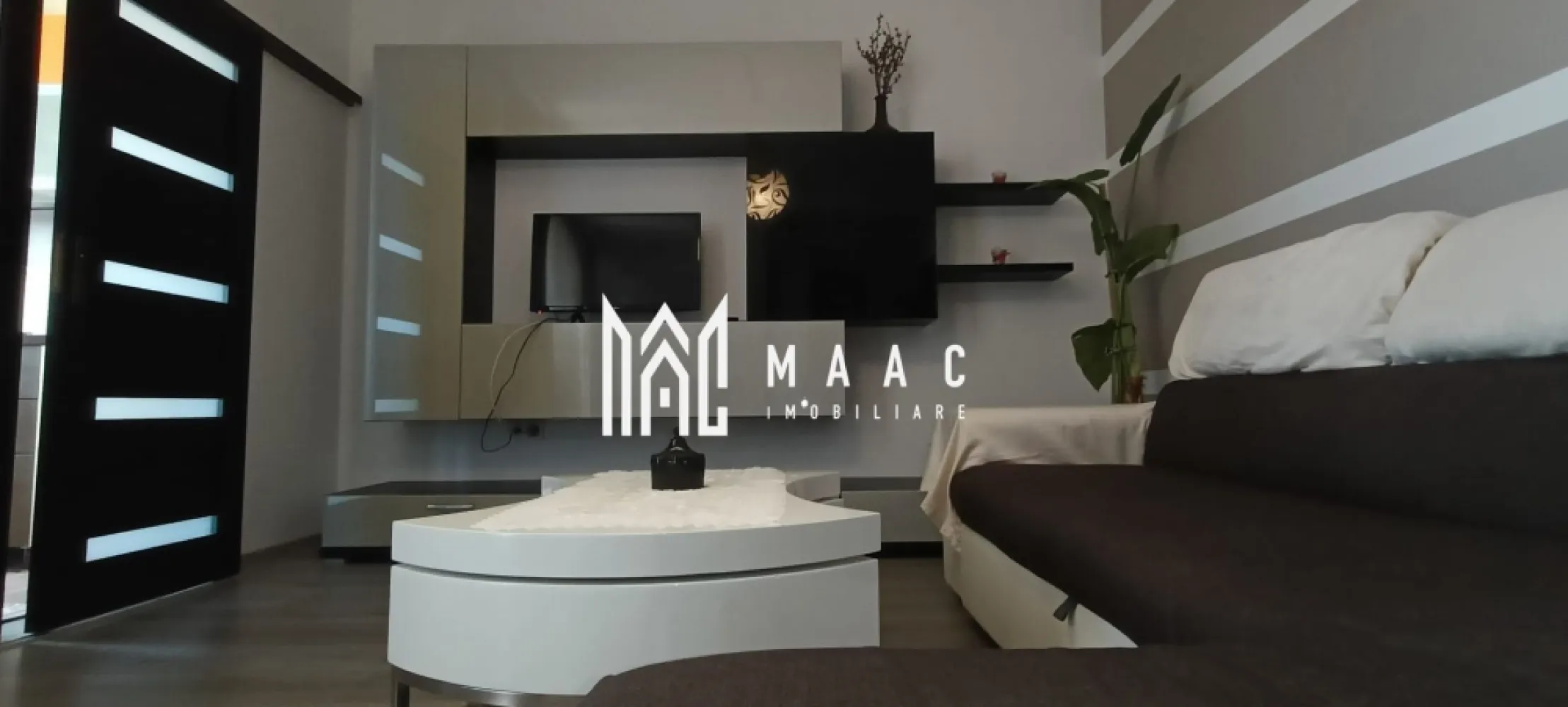 Apartament 2 camere decomandat | Turnișor, Sibiu | terasă, parcare - Apartament de închiriat în Sibiu, zona Turnișor, cu 2 camere decomandate, 54 mp utili și terasă, potrivit pentru mutare imediată într-un imobil construit în 2018.

Detalii proprietate:
• Suprafață utilă: 54 mp
• Compartimentare: living, dormitor dotate și cu televizor și bucătărie separată,toate cu ieșie pe terasă, baie, cu cadă, hol cu pantofar 
• Etaj 2 din 4
• An construcție: 2018
• Finisat modern, complet mobilat și utilat
• 1 baie, 1 bucătărie și 1 loc de parcare
• Disponibil imediat

Turnișor oferă acces rapid către Aeroportul Sibiu, Zona Industrială Vest și centrul orașului. În apropiere se ajunge ușor la magazine, farmacii și mijloace de transport, iar amplasarea într-o zonă liniștită îl face potrivit pentru locuire de zi cu zi.

Disponibil pentru închiriere fără animale de companie, fără subînchiriere și fără regim hotelier. 

Cod anunț CP3216186. Contactați-ne pentru o vizionare.

Conținut optimizat cu AI, aprobat de agent uman.