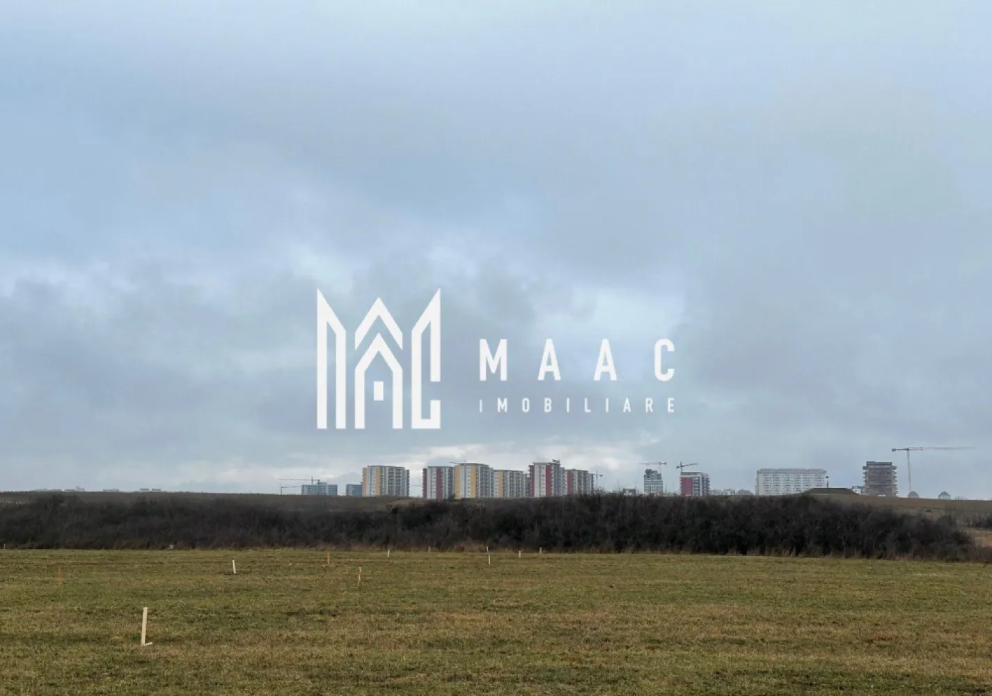 Teren | Extravilan | Oportunitate Investiție | 980 MP | Șelimbăr - MAAC Imobiliare vă propune spre vânzare două parcele de teren extravilan, situate într-o zonă cu potențial ridicat din Șelimbăr, în proximitatea Troiței. Caracteristici principale: Suprafață teren: 980 mp Front stradal: 28 ml (2 fronturi stradale,14 ml fiecare) Configurație parcelă: Fiecare parcela are o suprafață de 490 mp. Cotă de drum: Din suprafața fiecărei parcele, 90 mp sunt alocați drumului de acces. Localizare: Zona Troiței, Șelimbăr Utilități: Posibilitate de racordare (apă, canalizare, curent, gaz) din zona Mecatronics Se vinde exclusiv ca întreg. Pentru detalii suplimentare sau programarea unei vizionari, contactați-ne și specificați codul de identificare al proprietății ID: CP3031532. }}